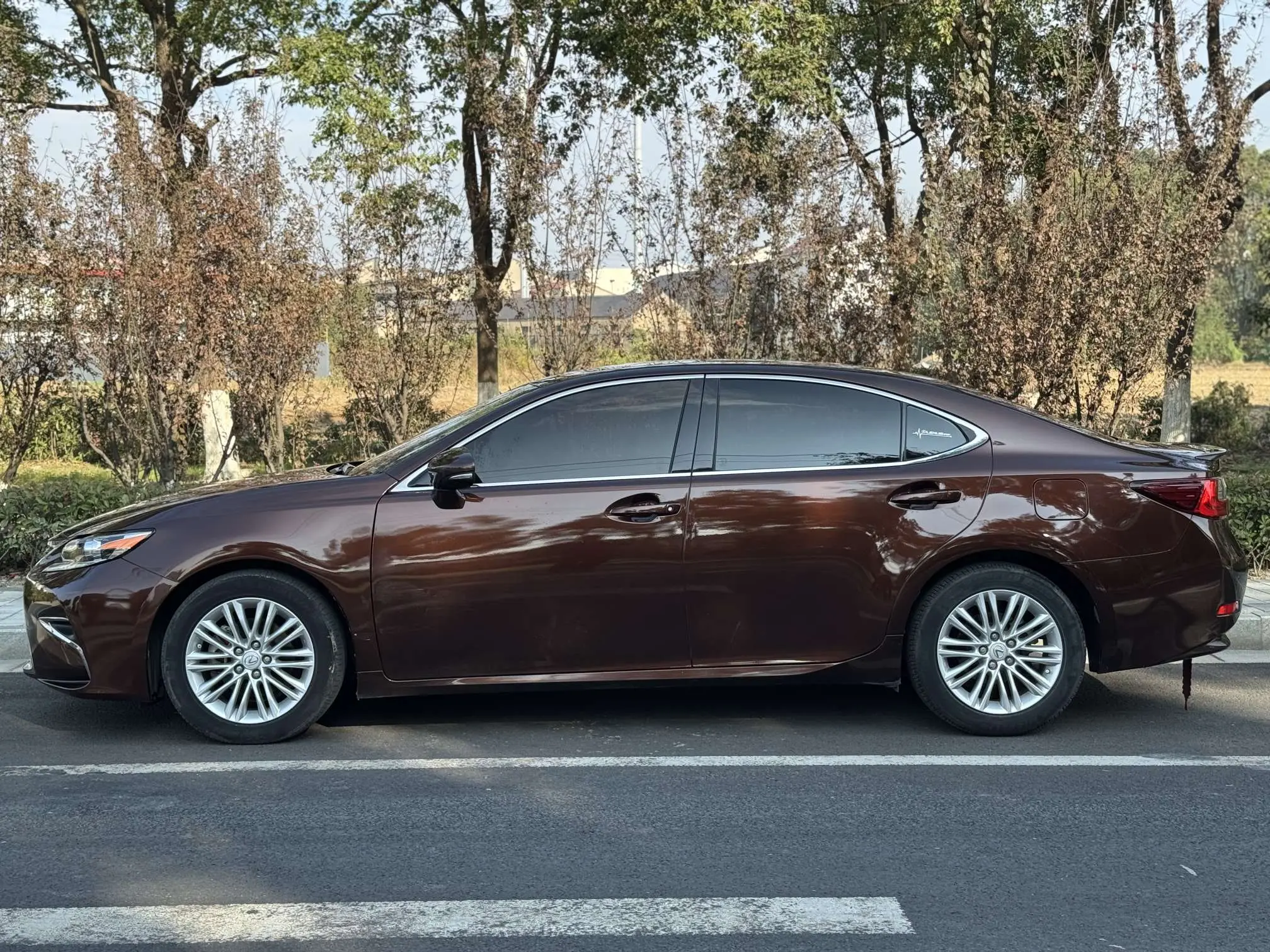 Lexus ES  из Китая