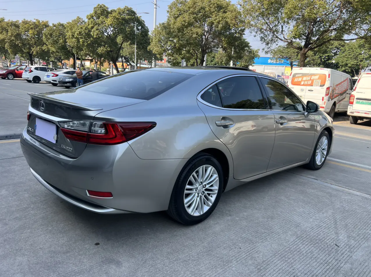 Lexus ES