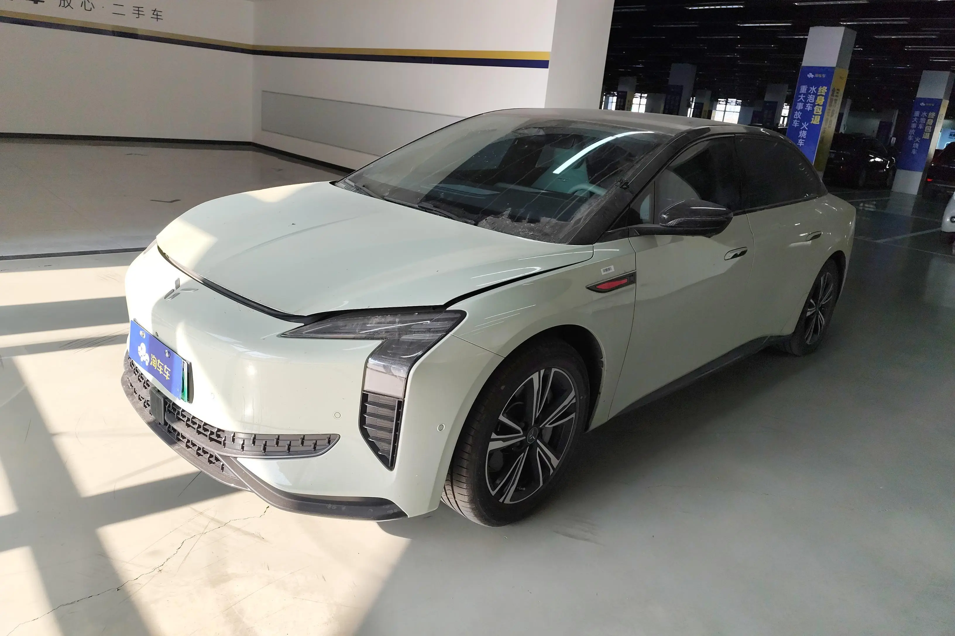 Hongqi EH7  из Китая