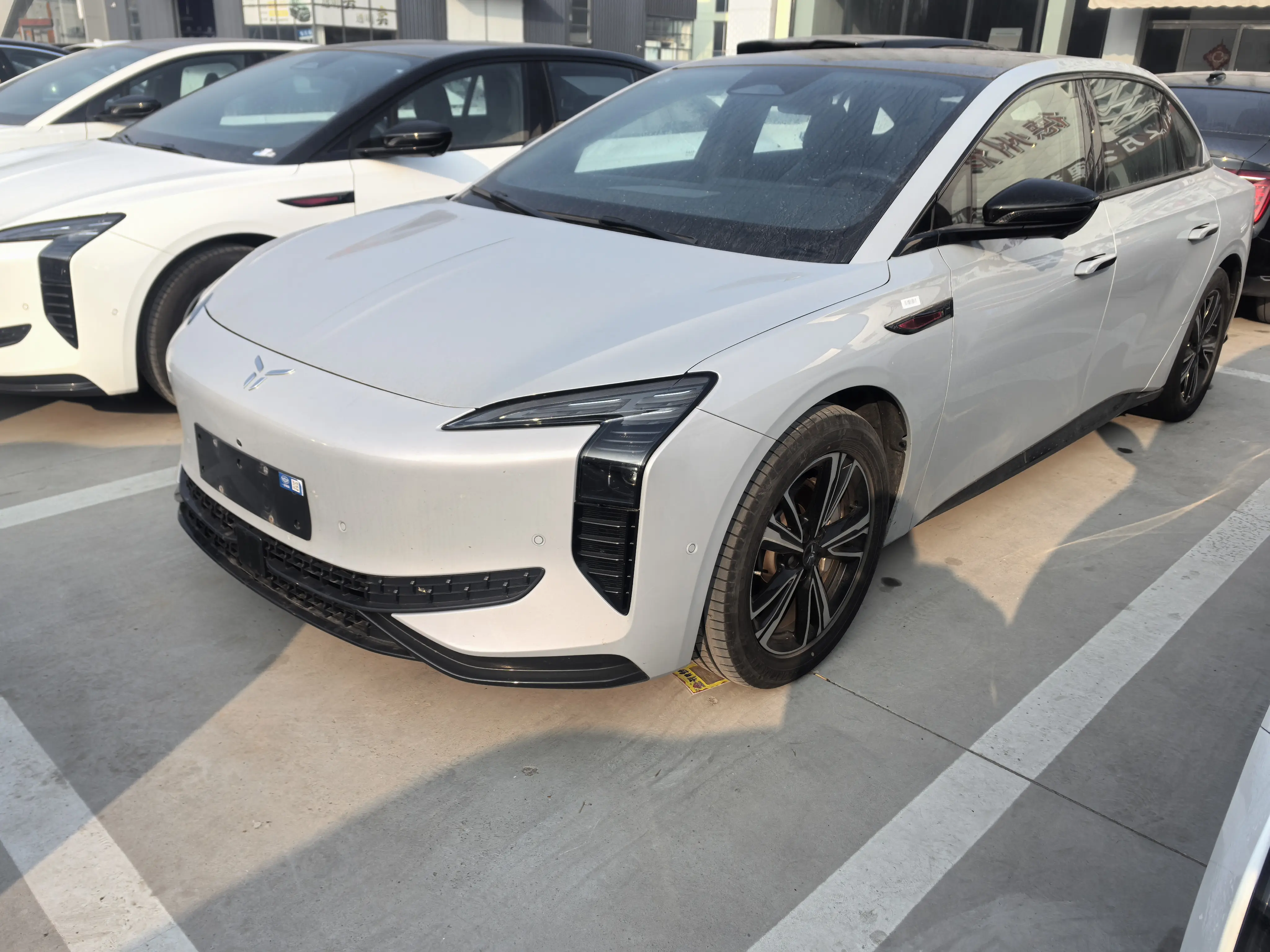 Hongqi EH7  из Китая