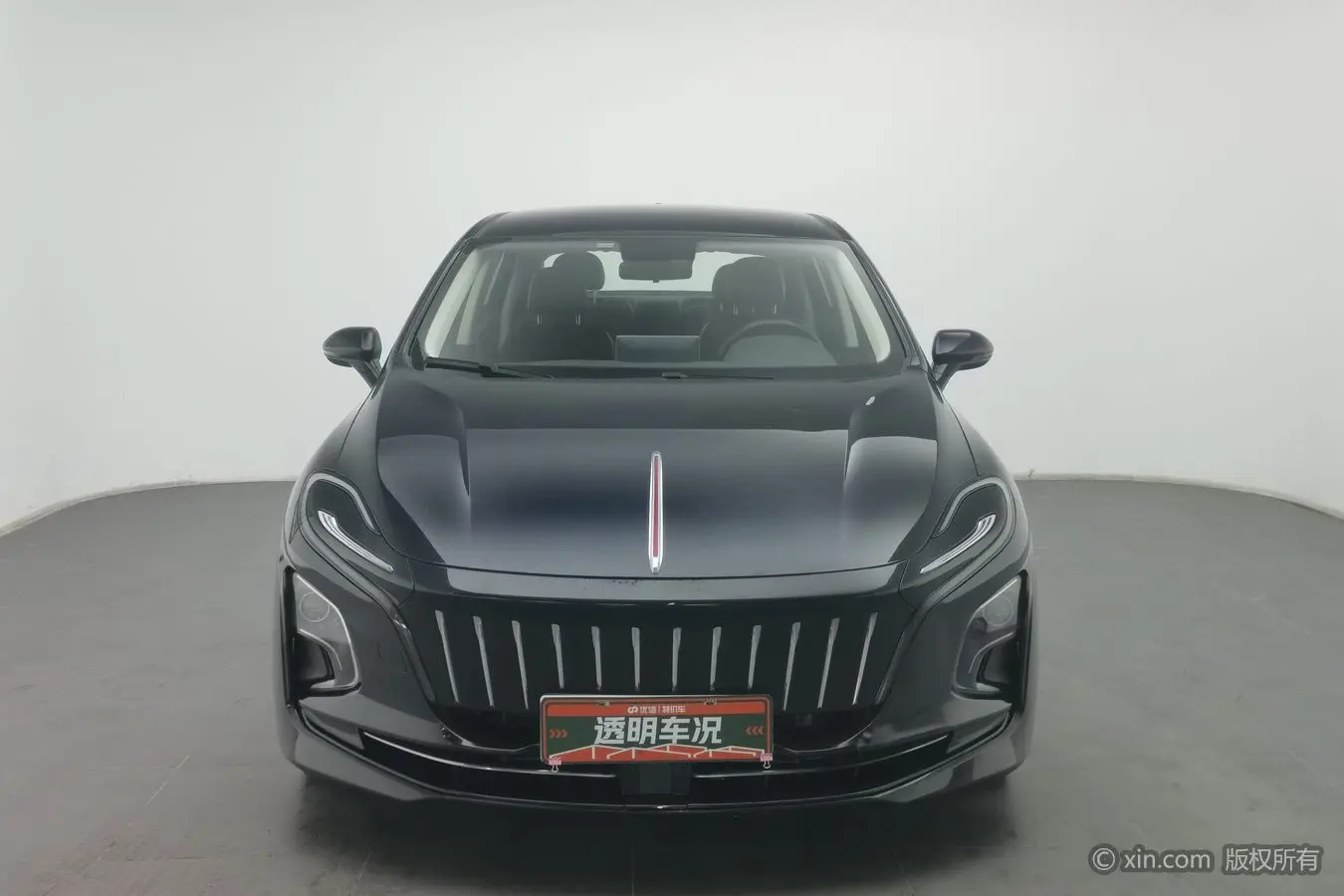 Hongqi E-QM5  из Китая