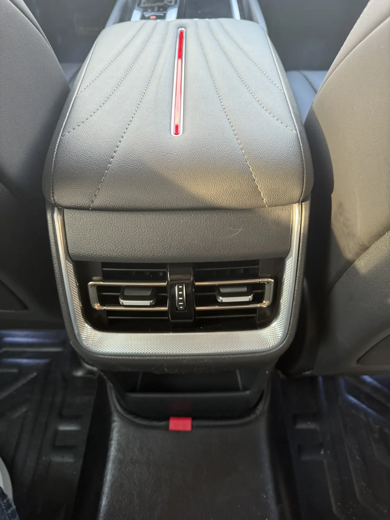 Hongqi H5  из Китая