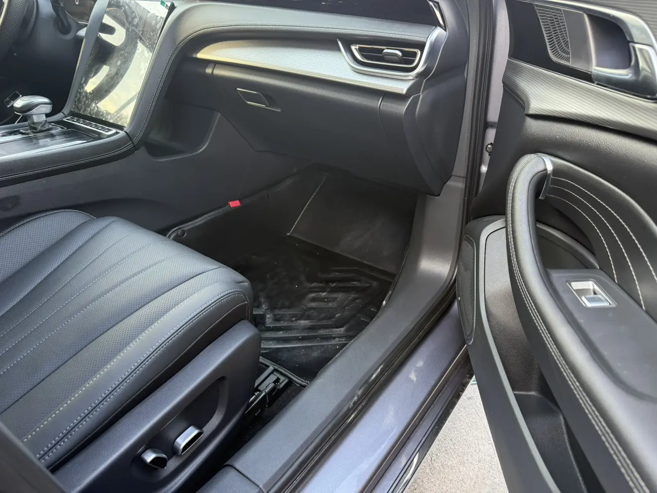 Hongqi H5  из Китая