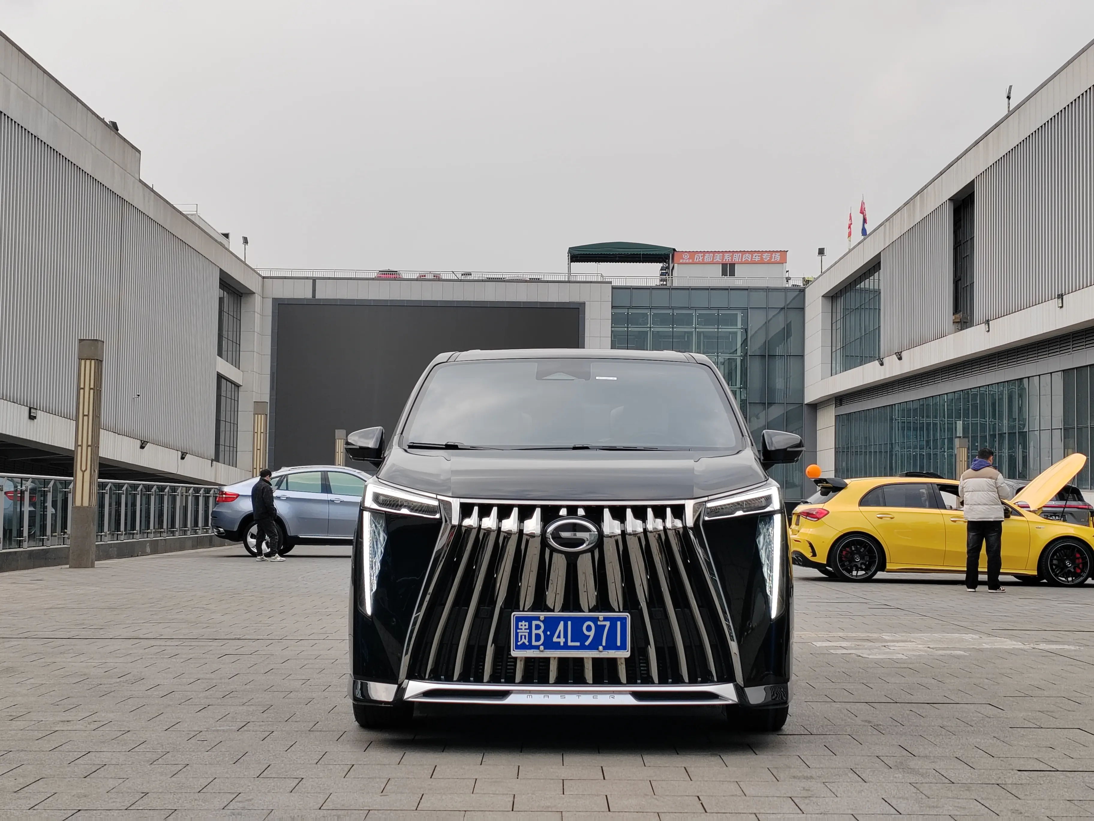 GAC Trumpchi M8  из Китая