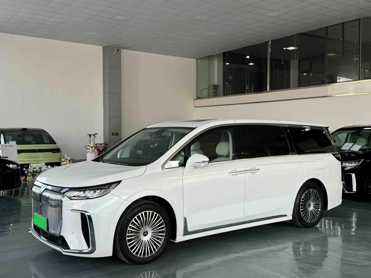 Voyah Lantu Dreamer PHEV  из Китая