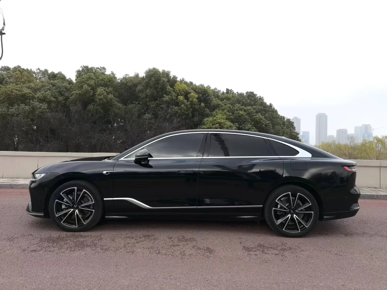 Voyah Passion PHEV  из Китая