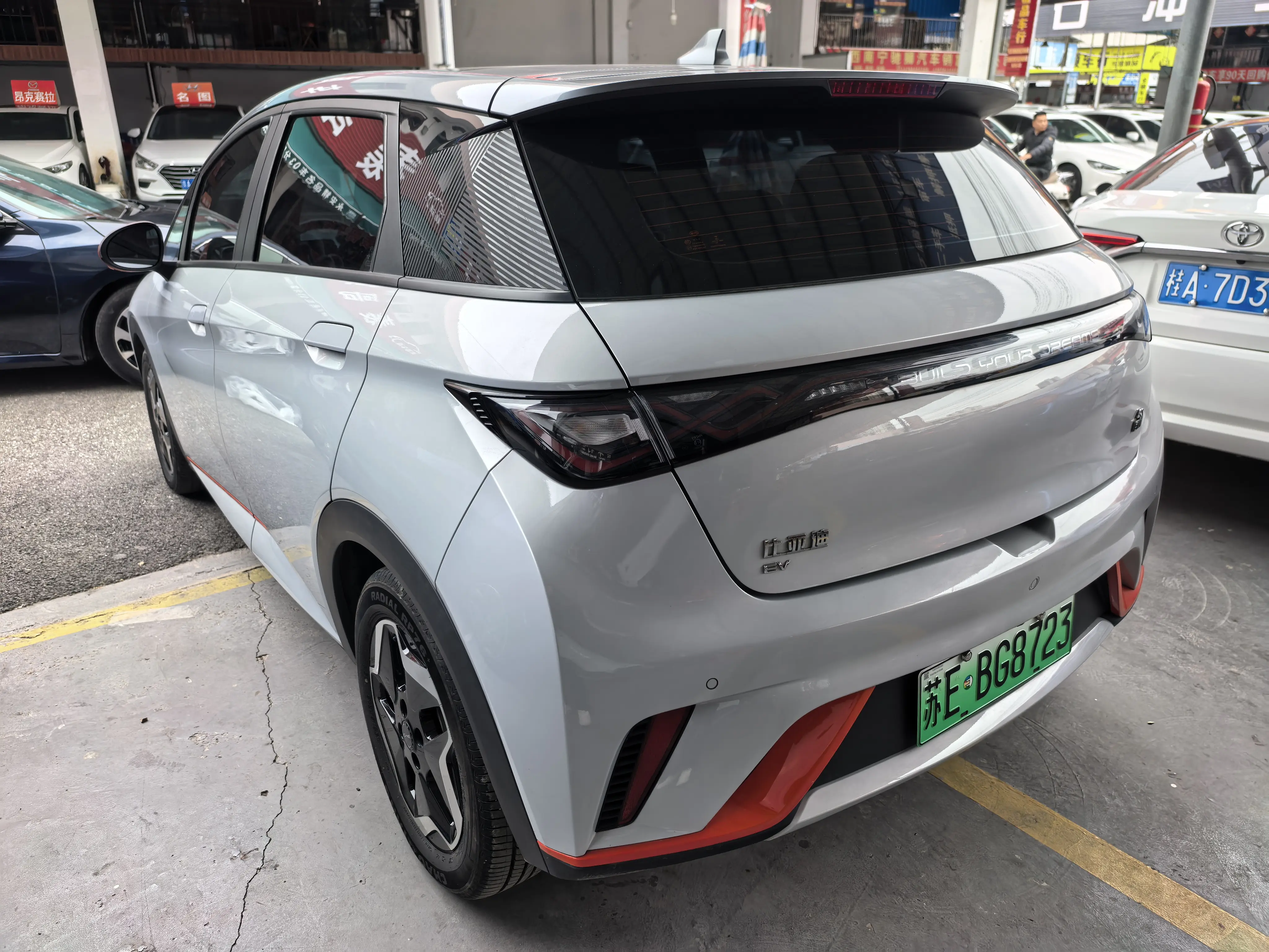 BYD Dolphin  из Китая
