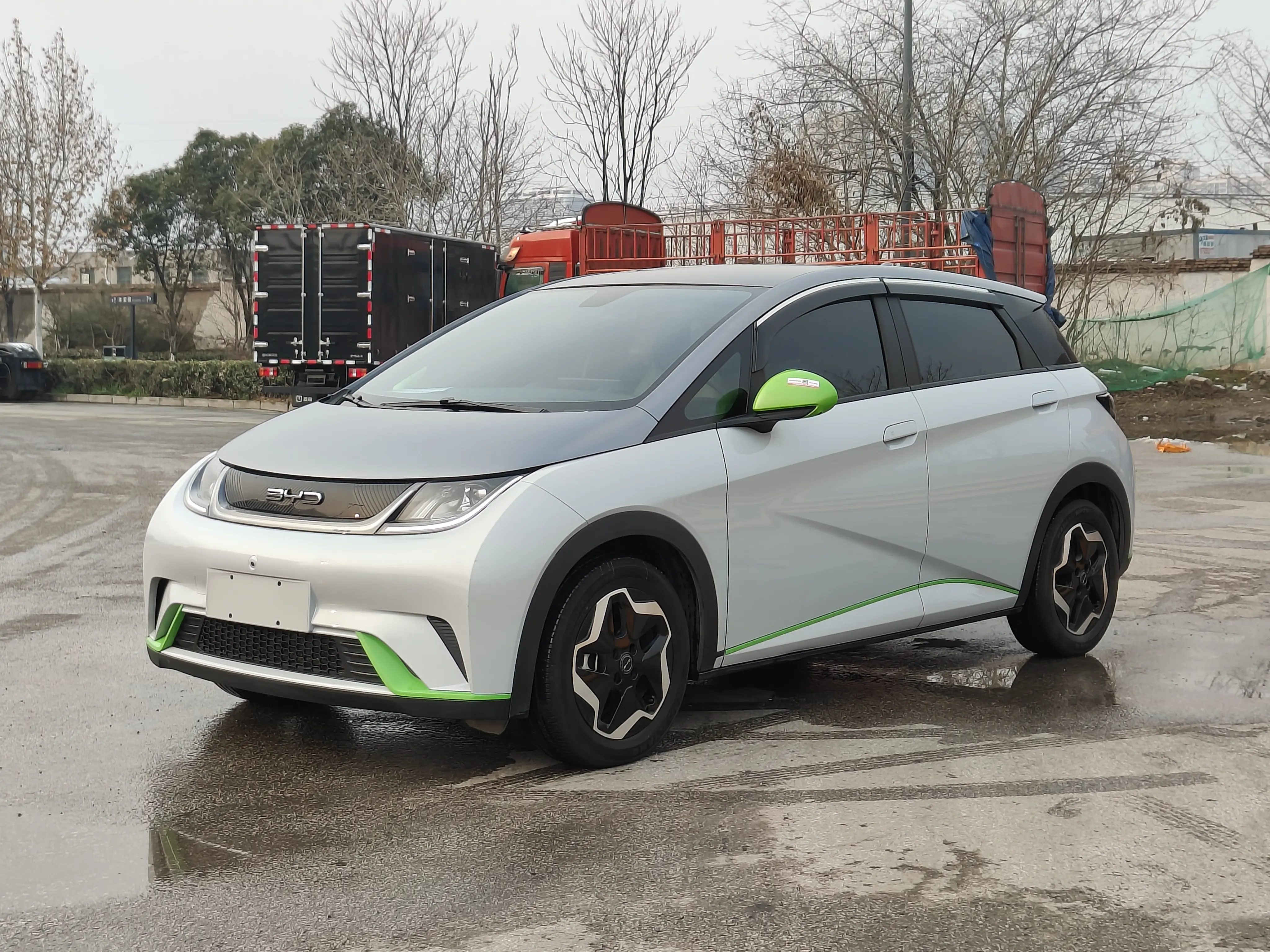 BYD Dolphin  из Китая