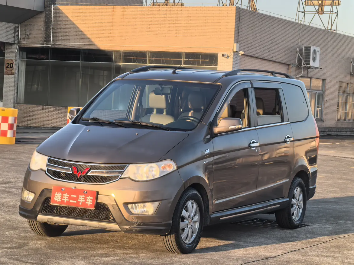 Wuling Hongguang  из Китая