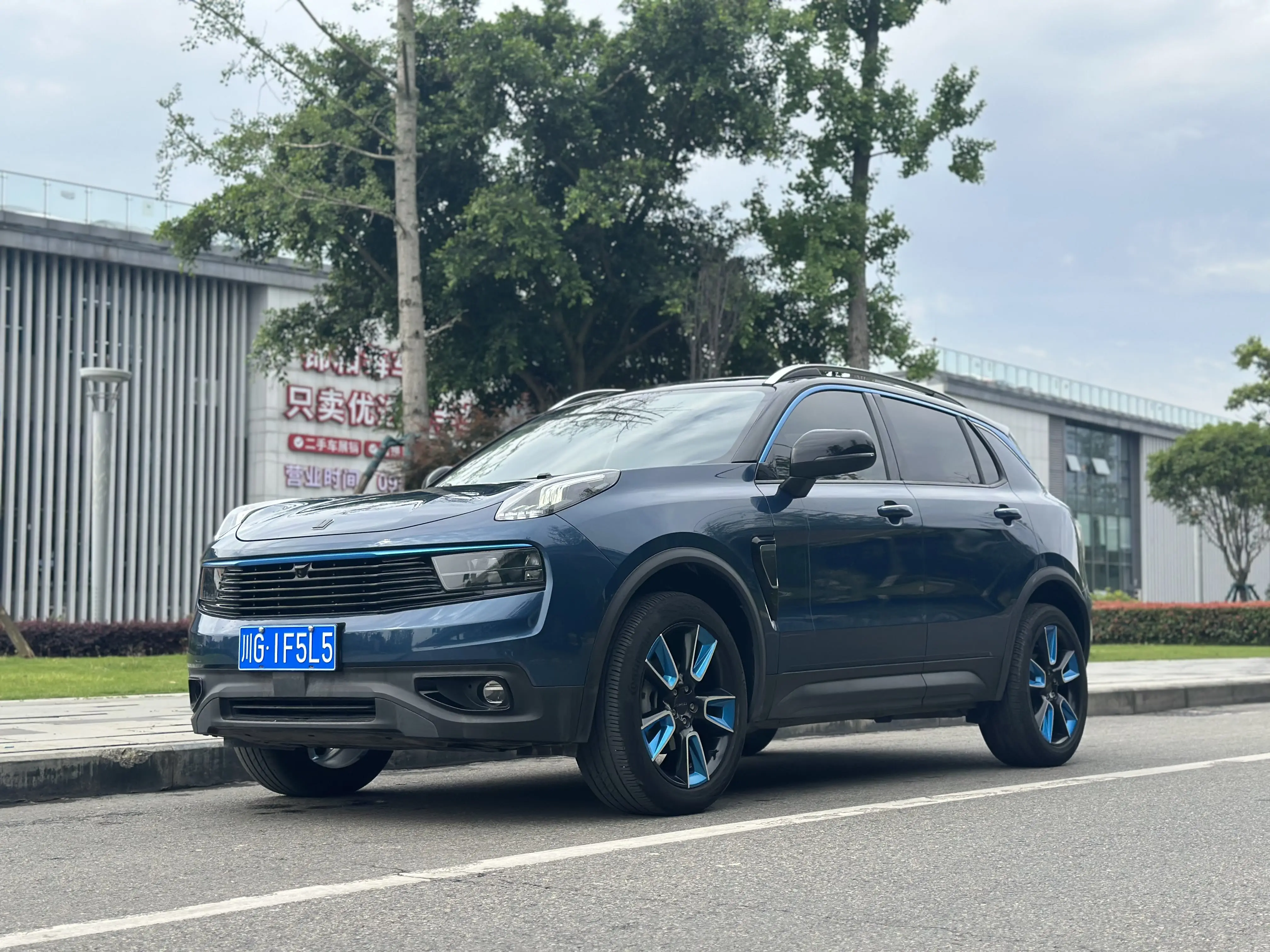 Lynk & Co 01  из Китая