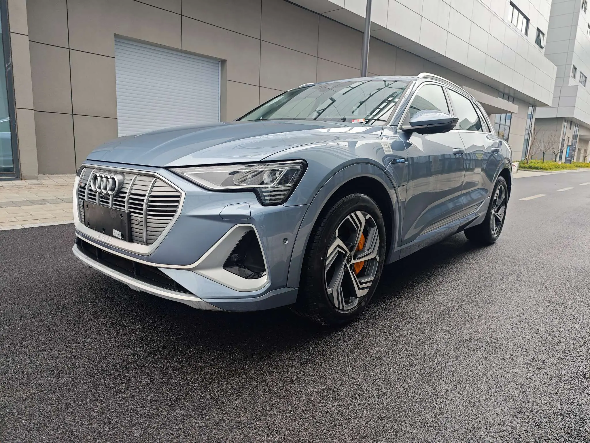 Audi e-tron  из Китая