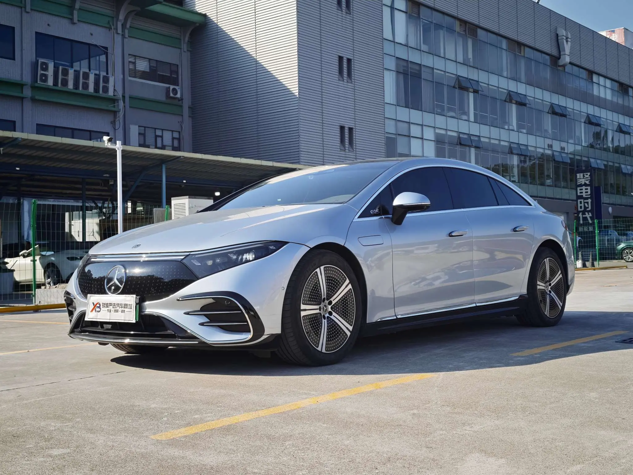 Mercedes-Benz EQS  из Китая