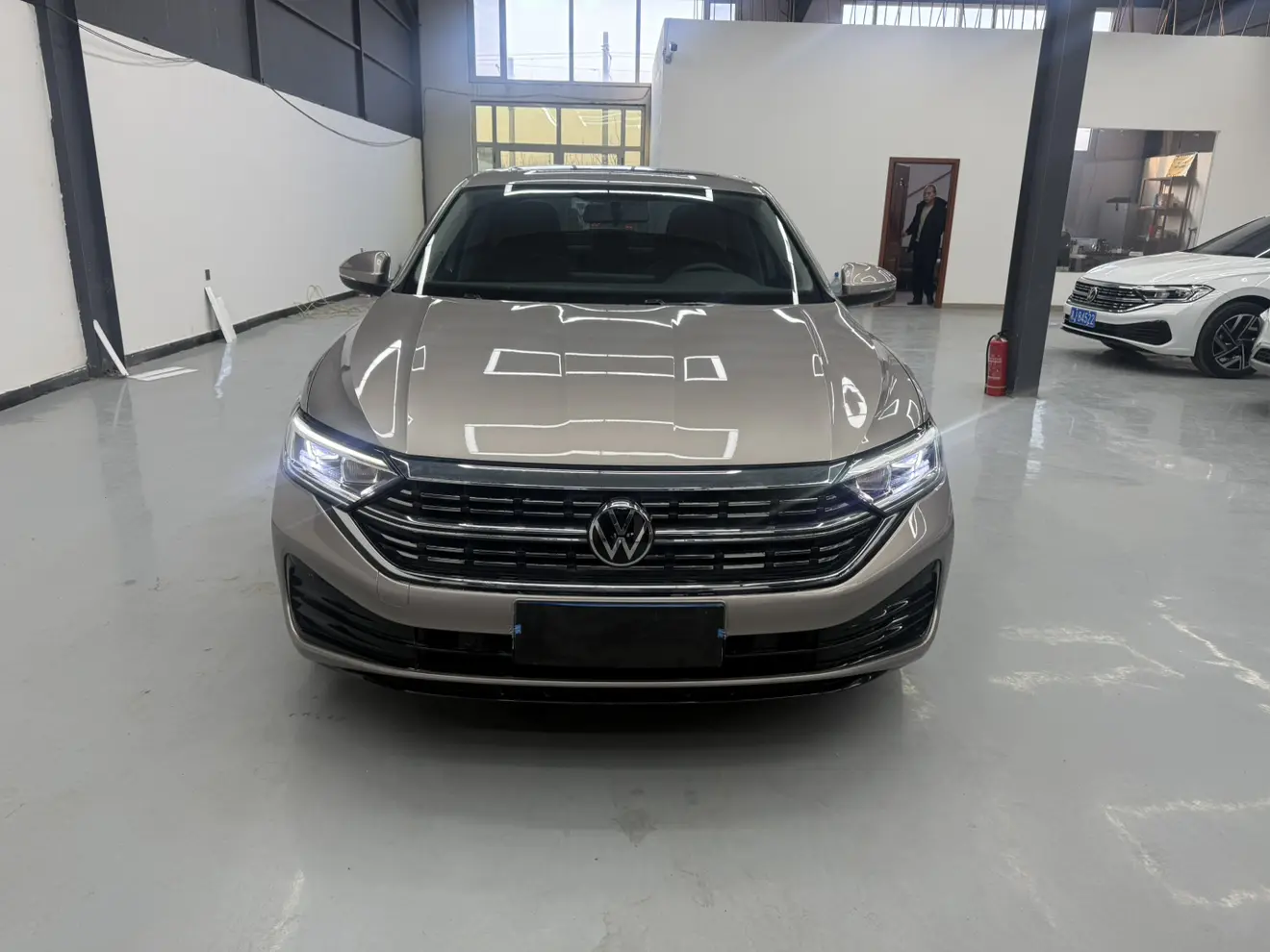 Volkswagen Sagitar  из Китая