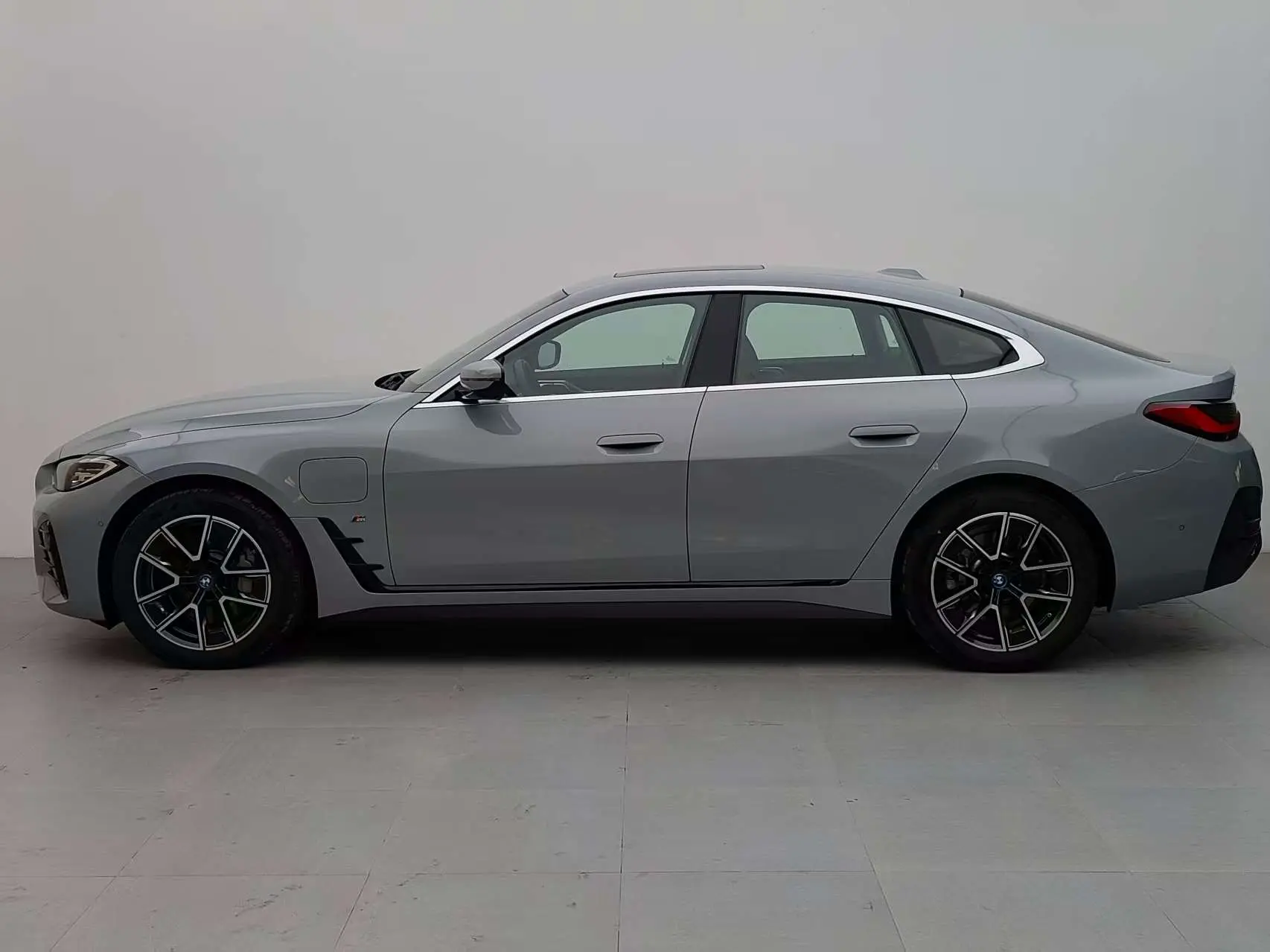 BMW i4  из Китая