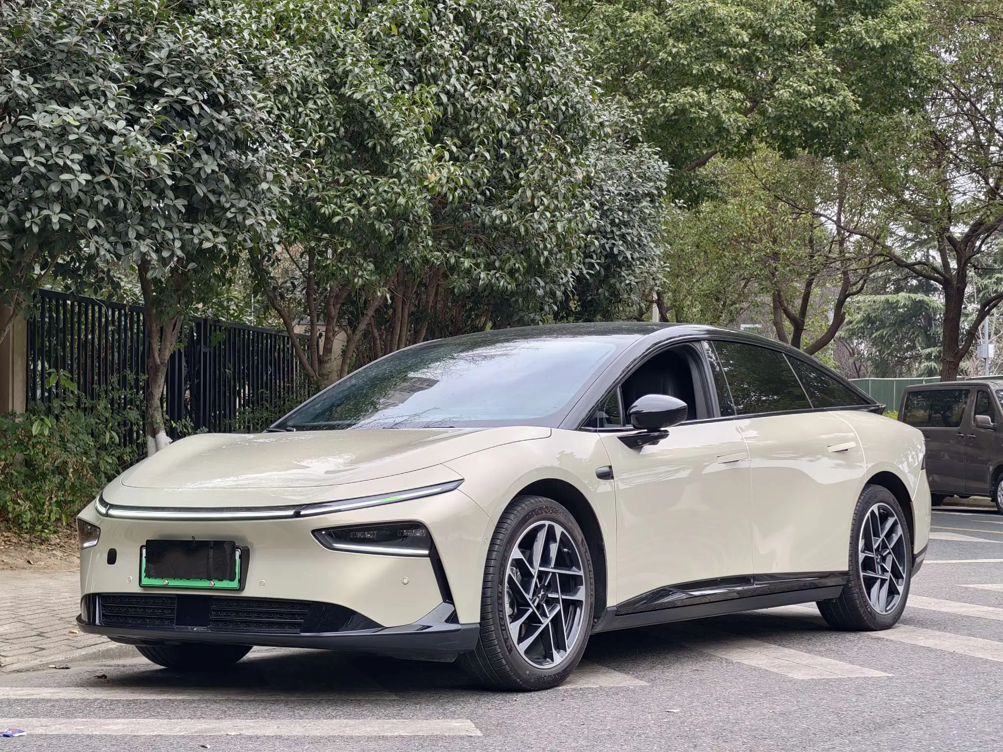 Xpeng P7+  из Китая