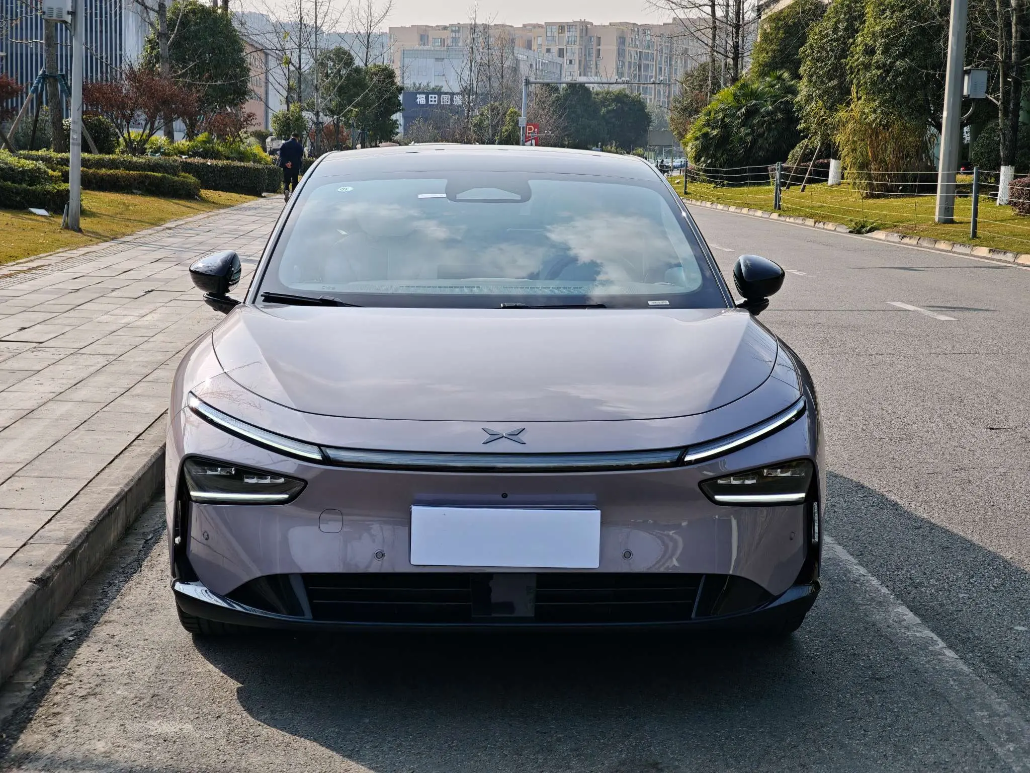 Xpeng P7+  из Китая