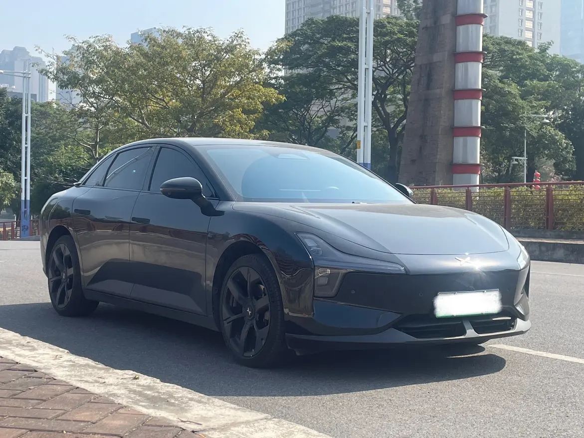 Xpeng Xiaopeng MONA M03  из Китая