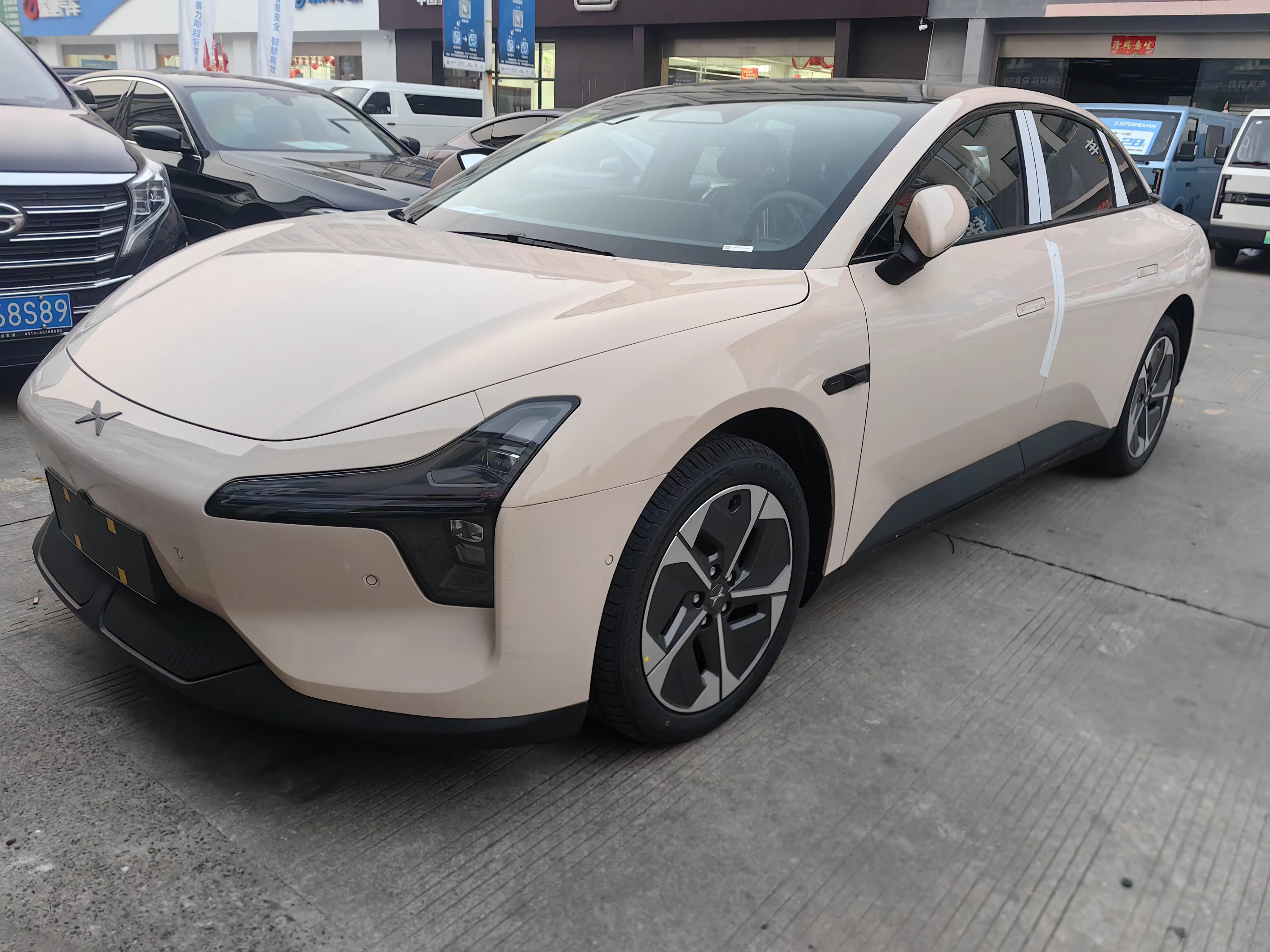 Xpeng Xiaopeng MONA M03  из Китая