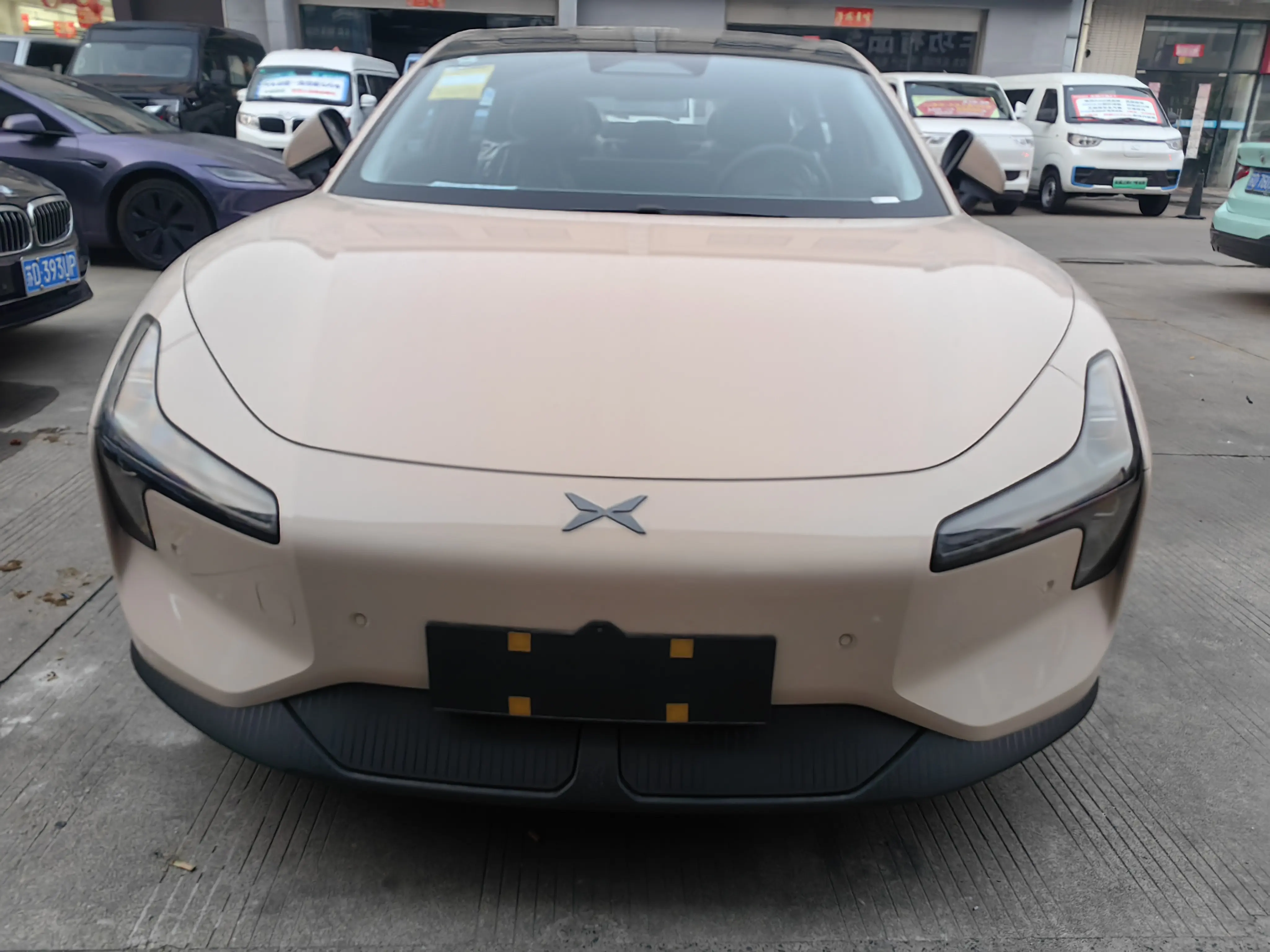 Xpeng Xiaopeng MONA M03  из Китая