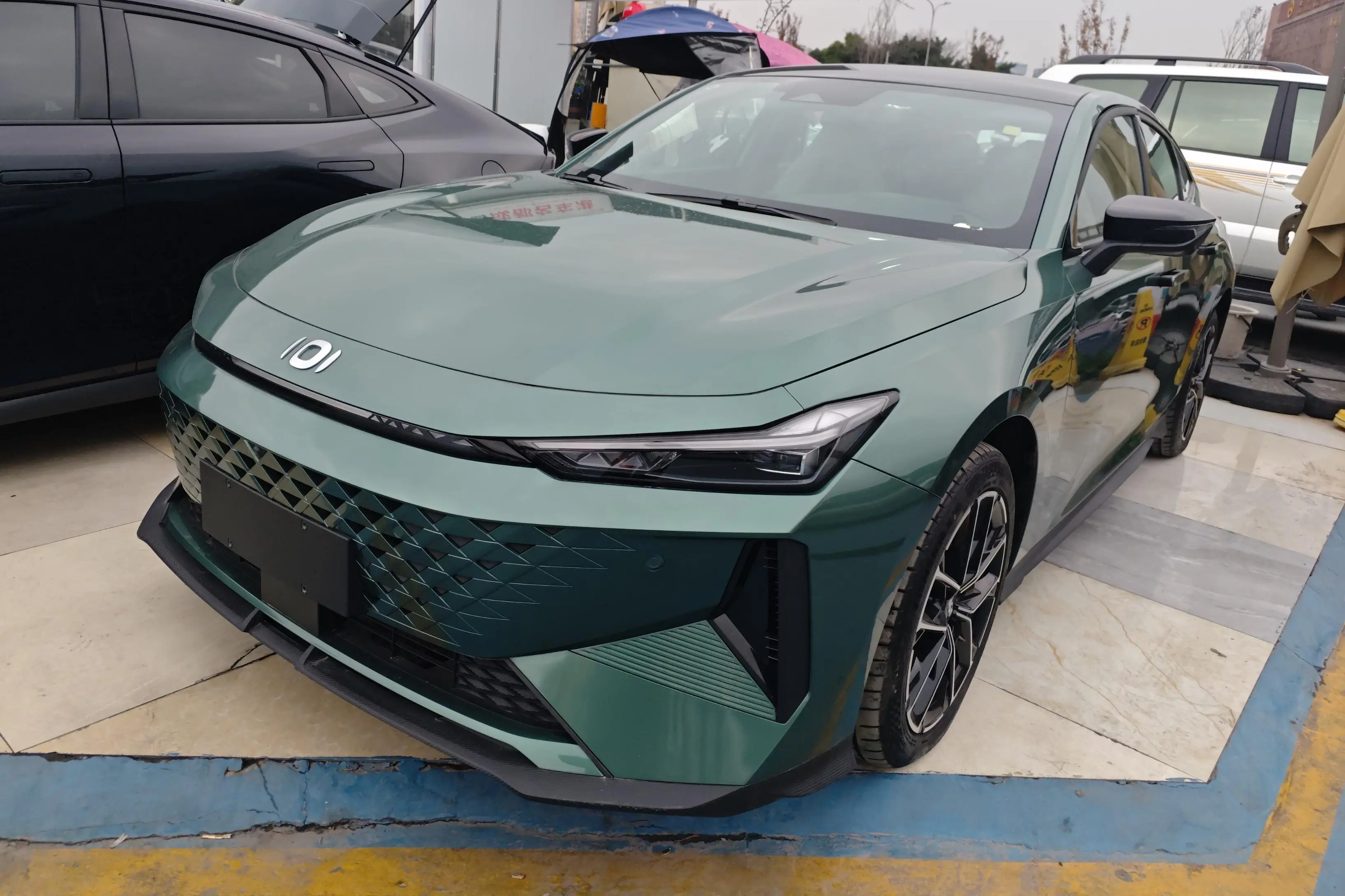 Changan Qiyuan A05  из Китая