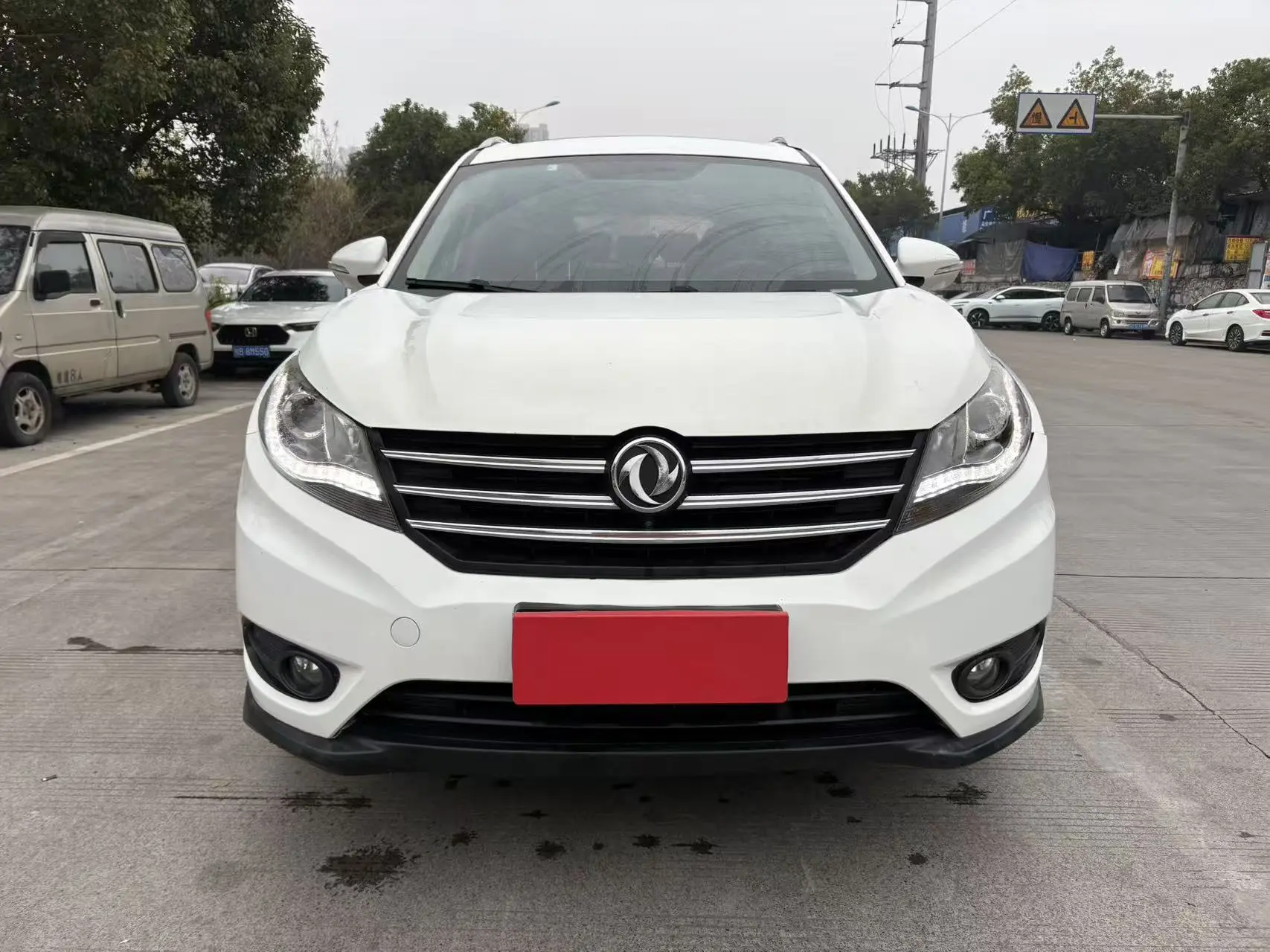 Dongfeng Fengon 580  из Китая