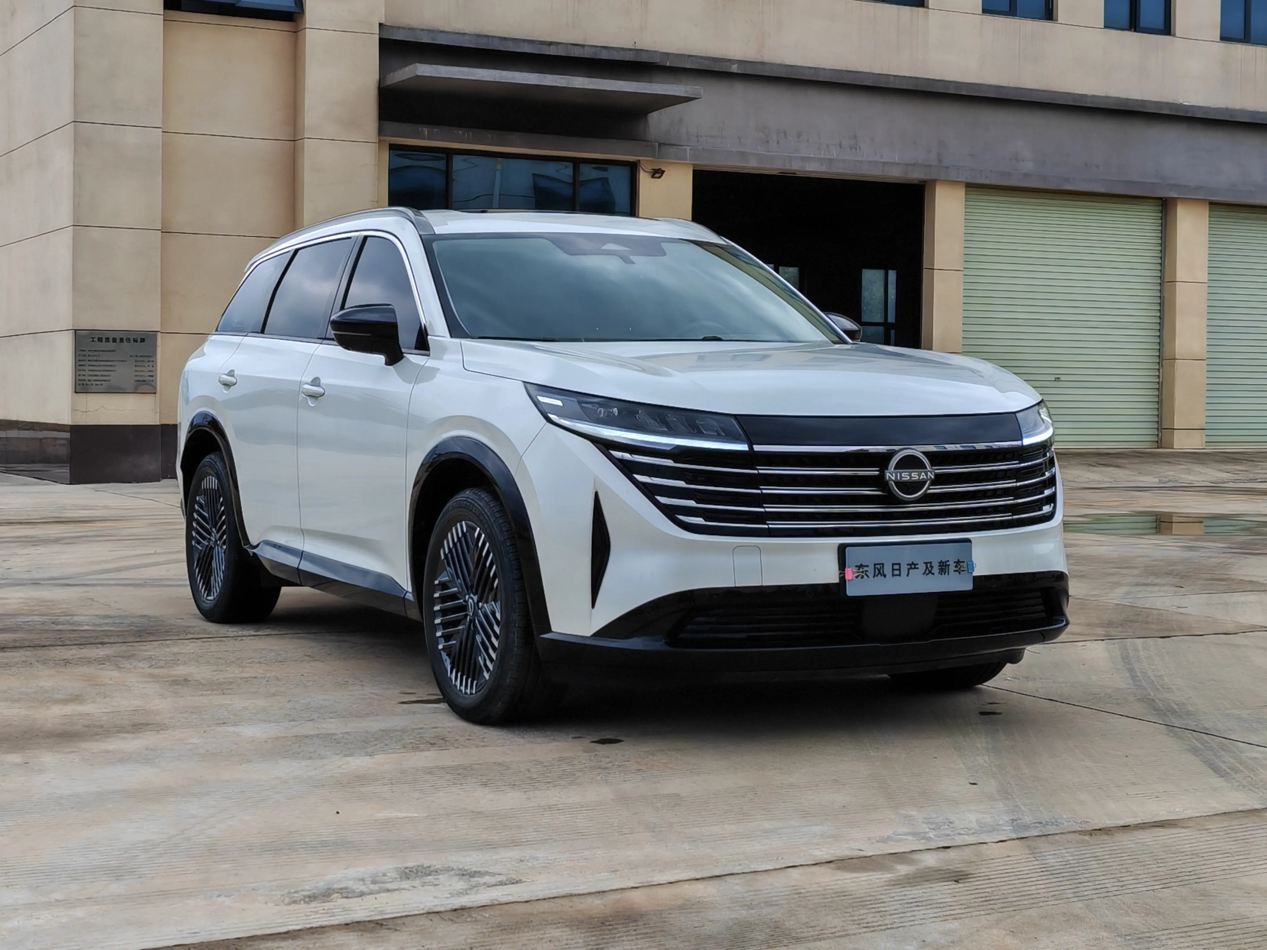 Nissan Explore the land  из Китая