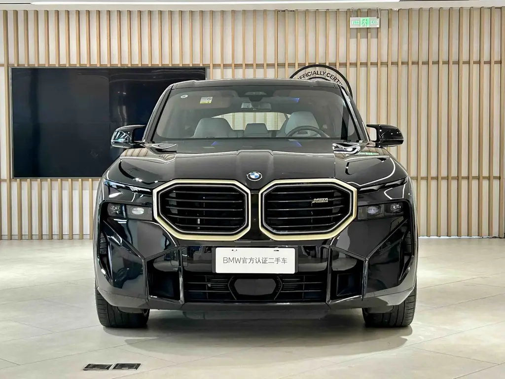 BMW XM  из Китая