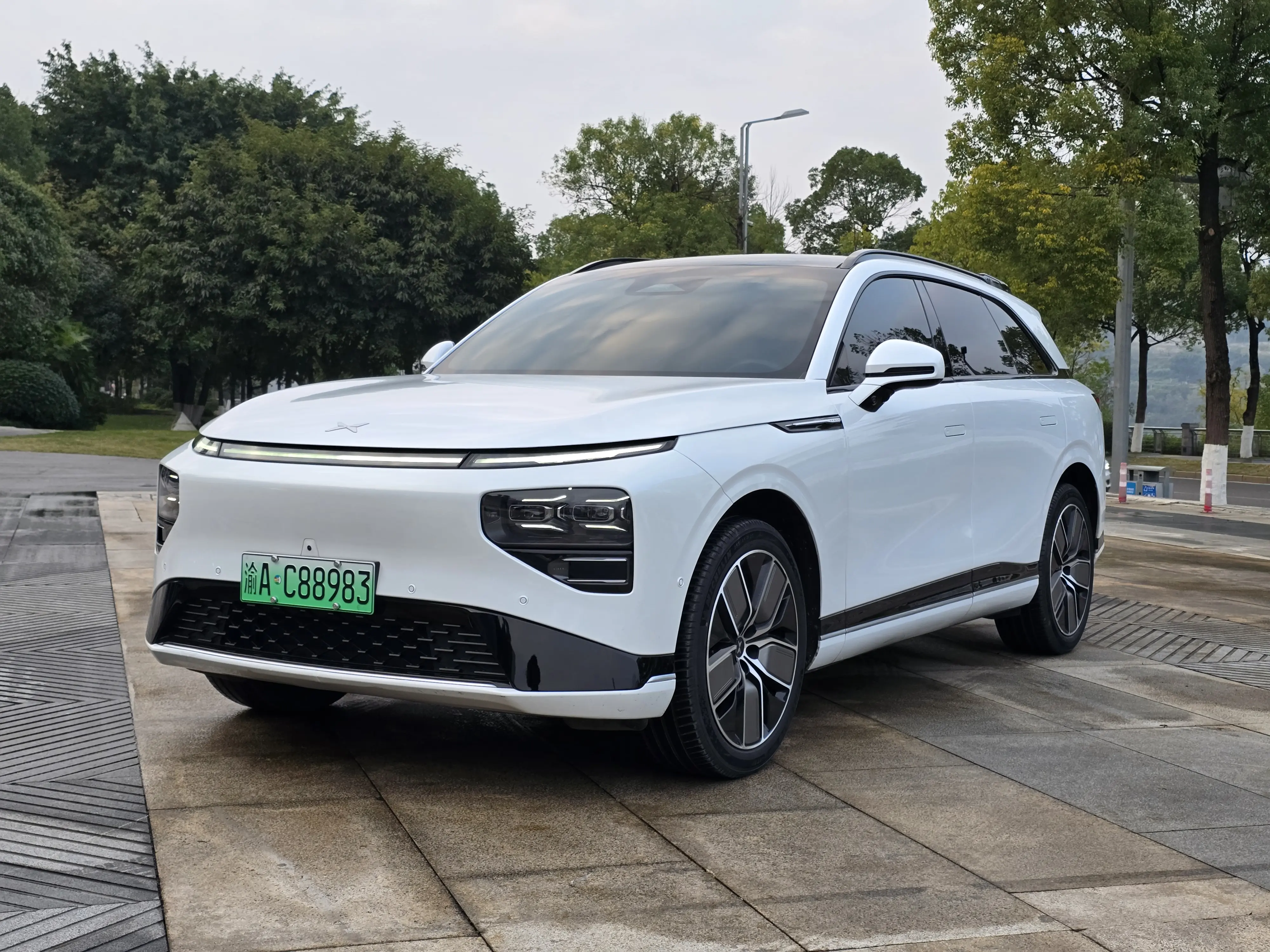 Xpeng G9  из Китая