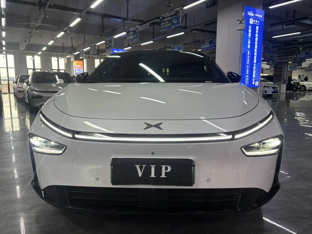 Xpeng P7+  из Китая