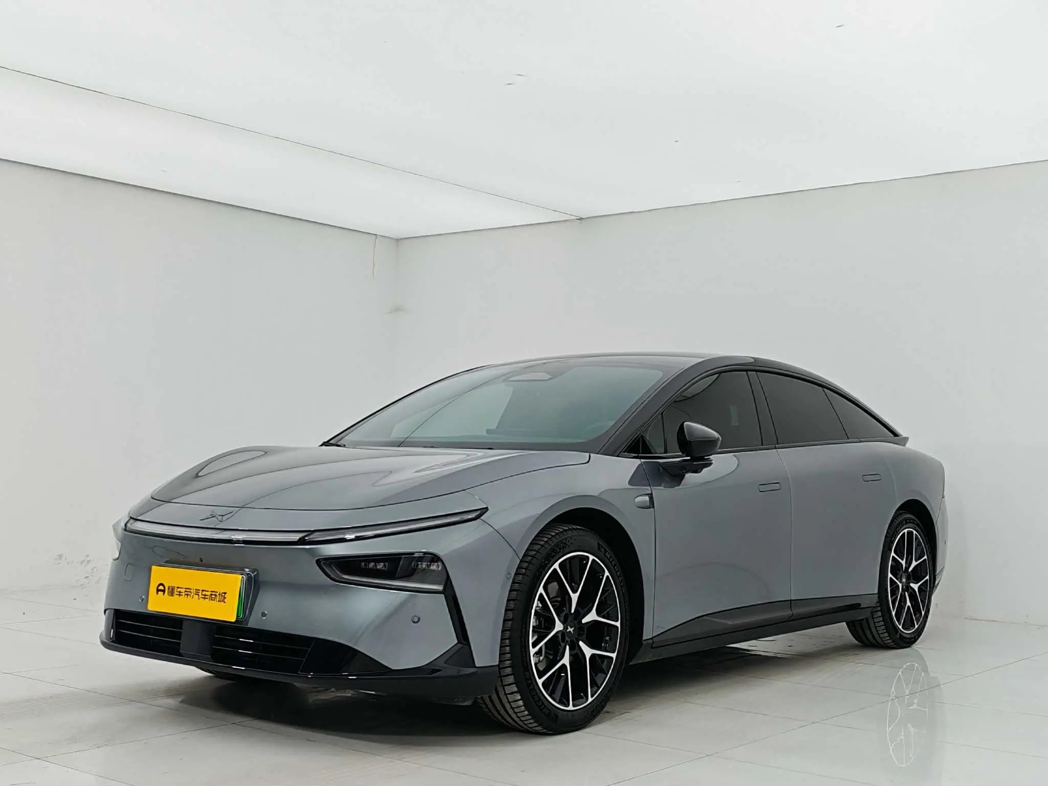 Xpeng P7+  из Китая