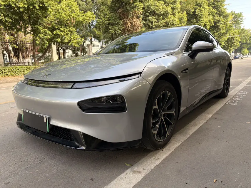 Xpeng P7  из Китая