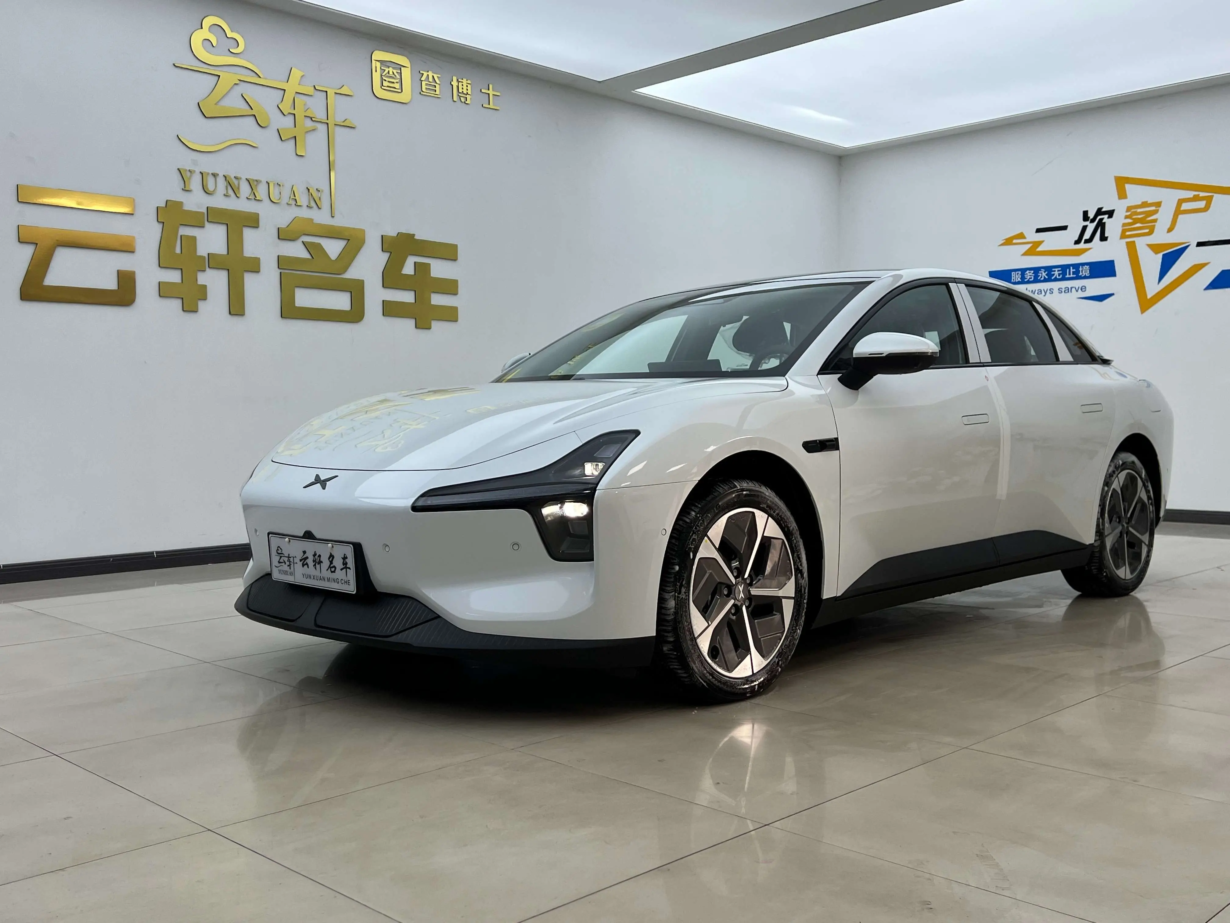 Xpeng Xiaopeng MONA M03  из Китая