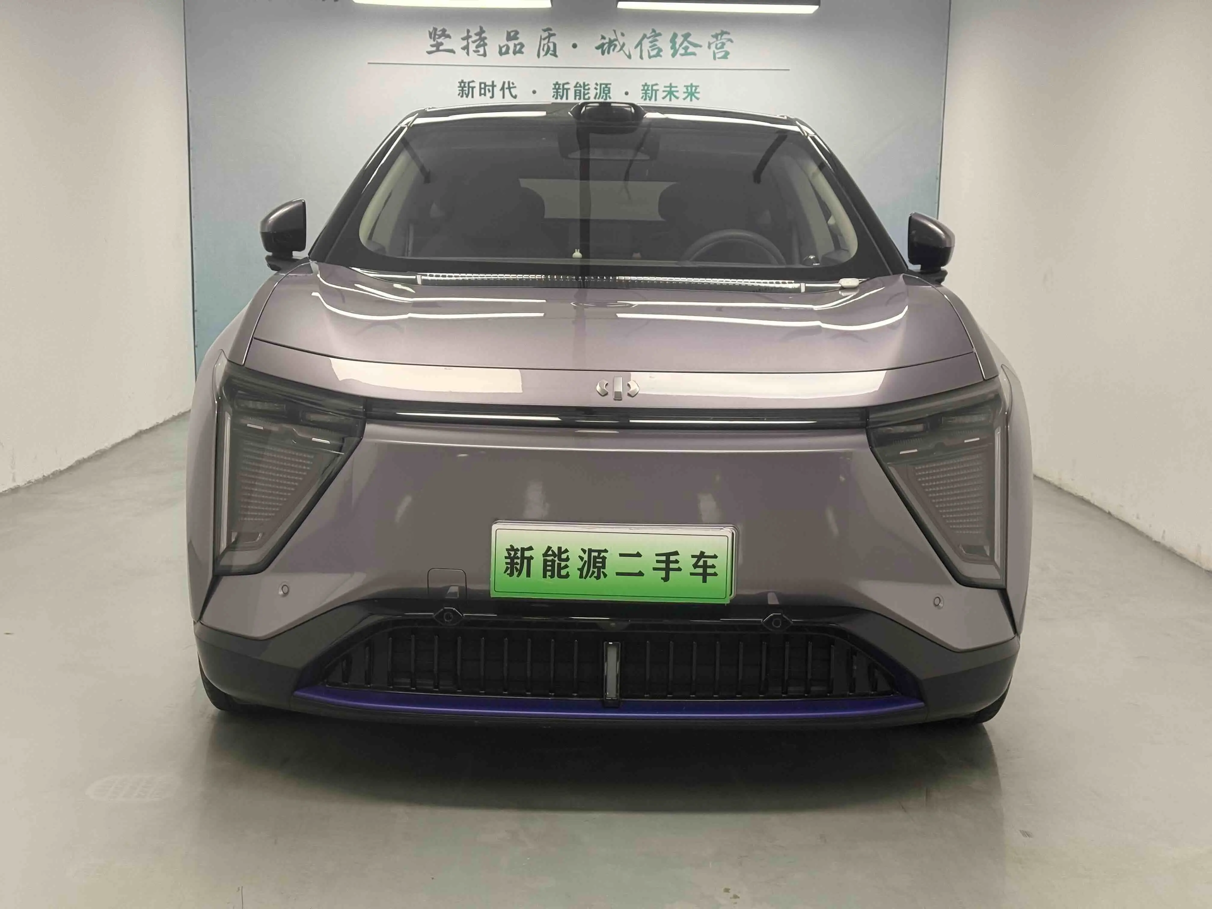 HiPhi Y  из Китая