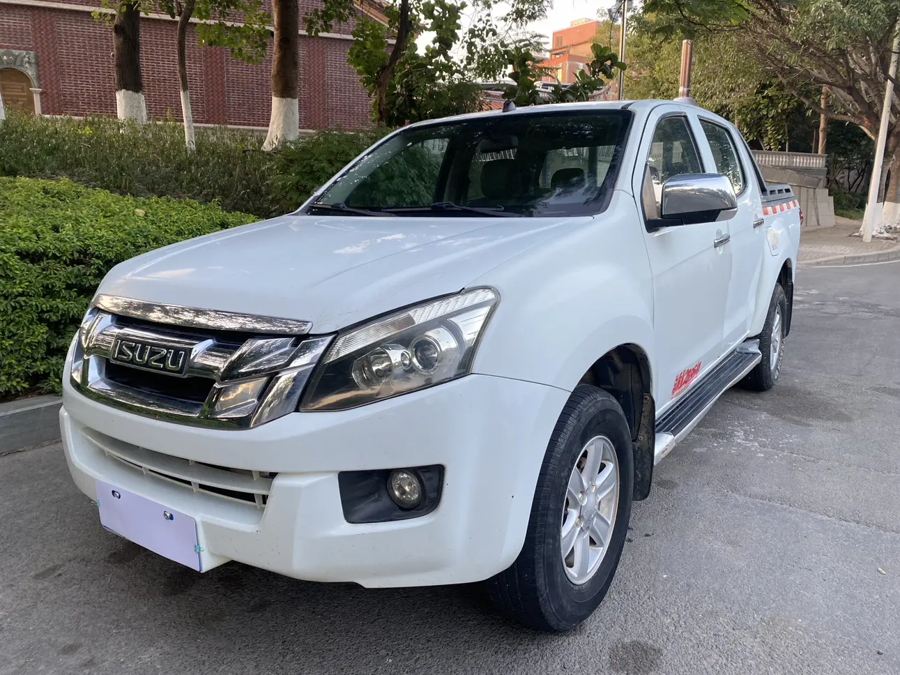 Isuzu D-MAX  из Китая