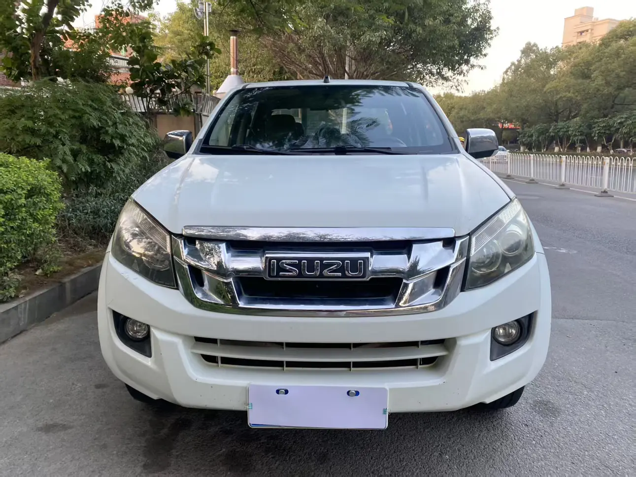 Isuzu D-MAX  из Китая