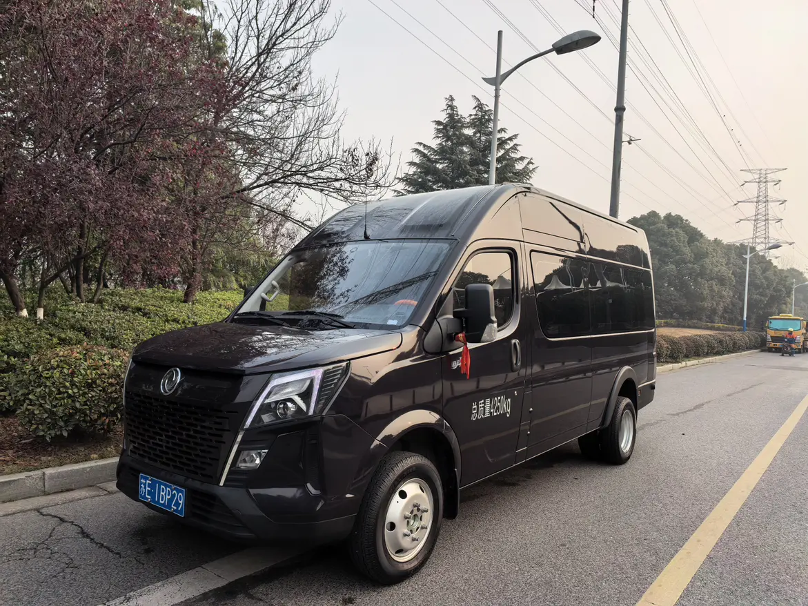 Dongfeng Yufeng  из Китая