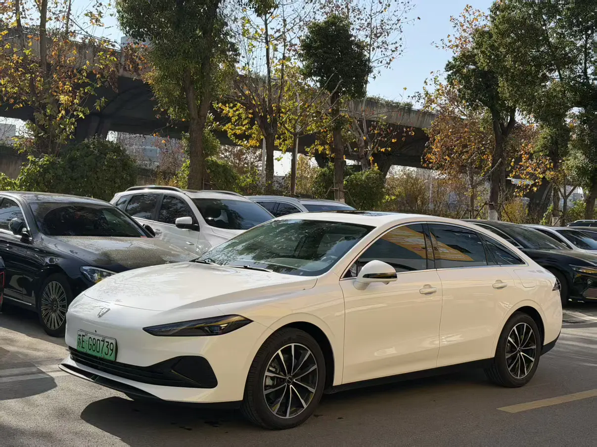 Roewe D7 DMH  из Китая
