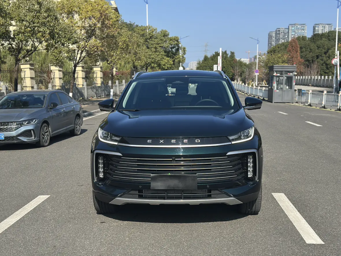 Exeed TXL (Stars in the clouds)  из Китая