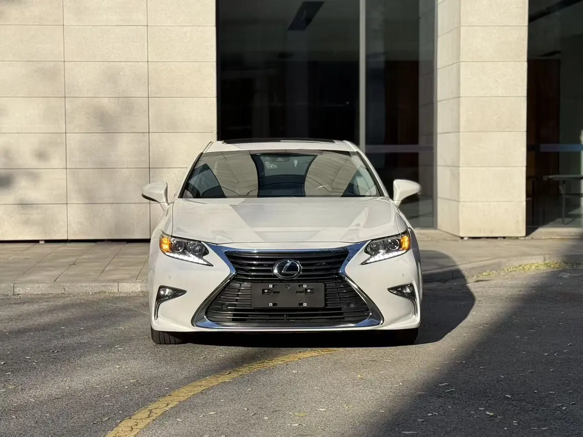 Lexus ES  из Китая
