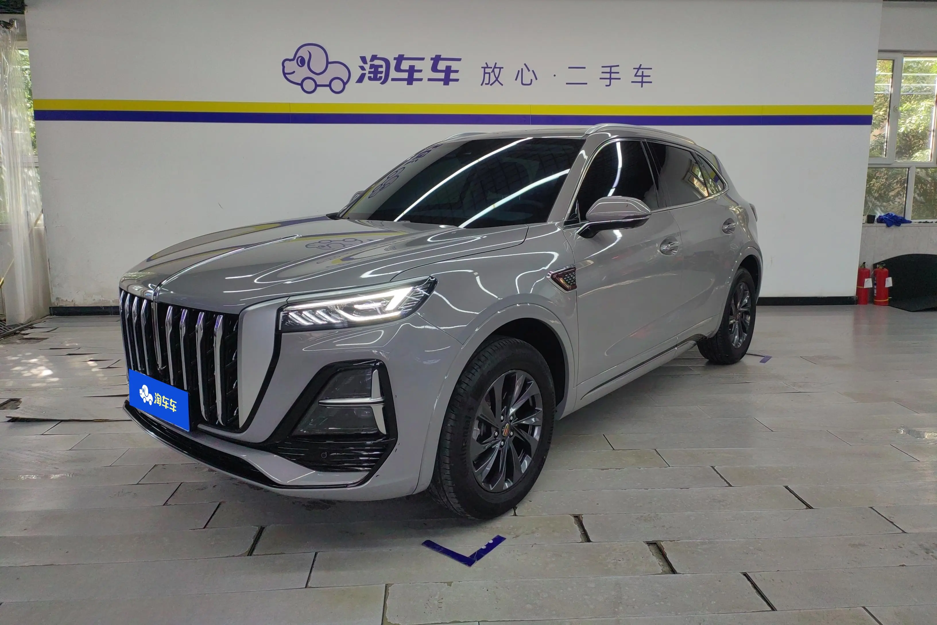 Hongqi HS5  из Китая