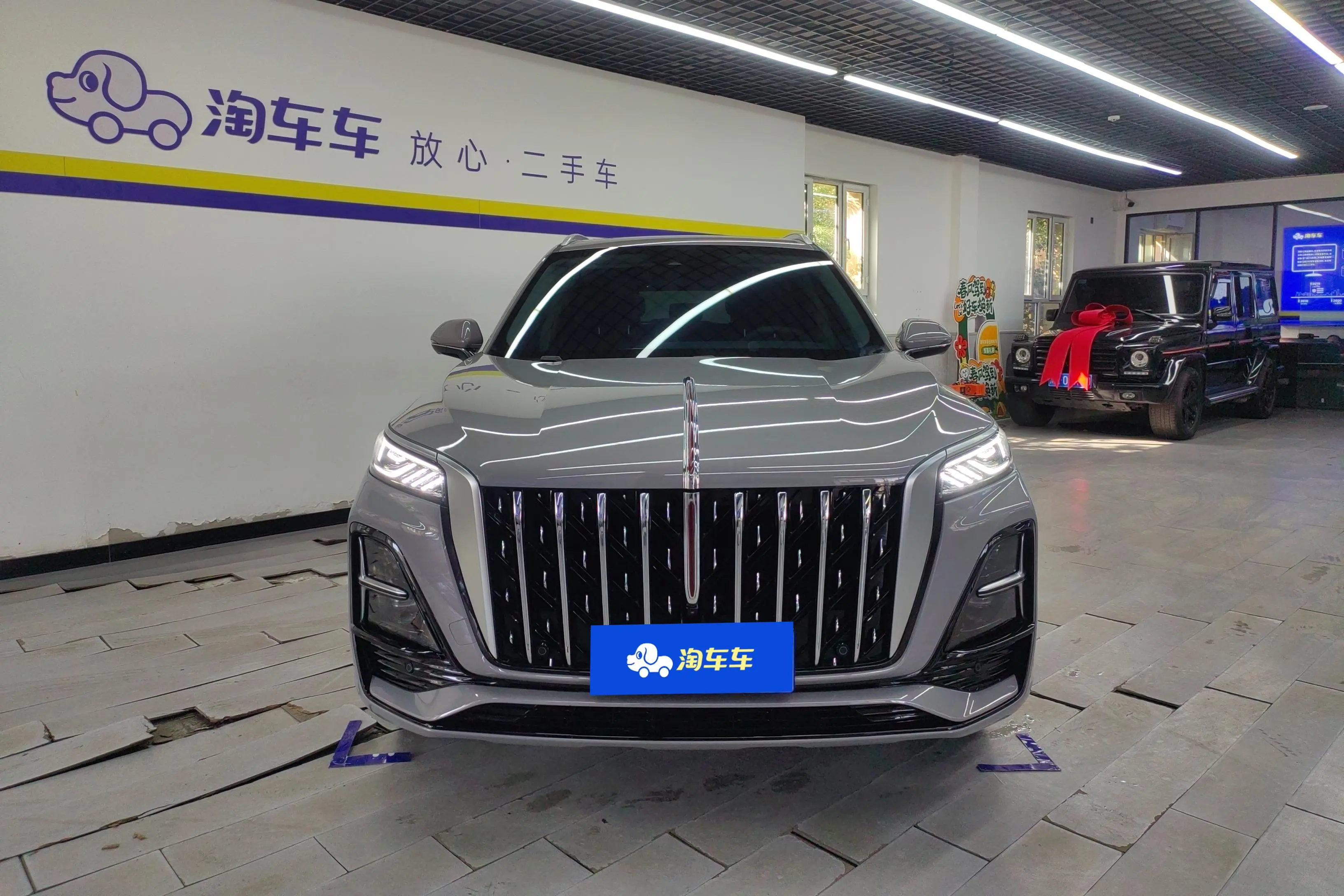 Hongqi HS5  из Китая