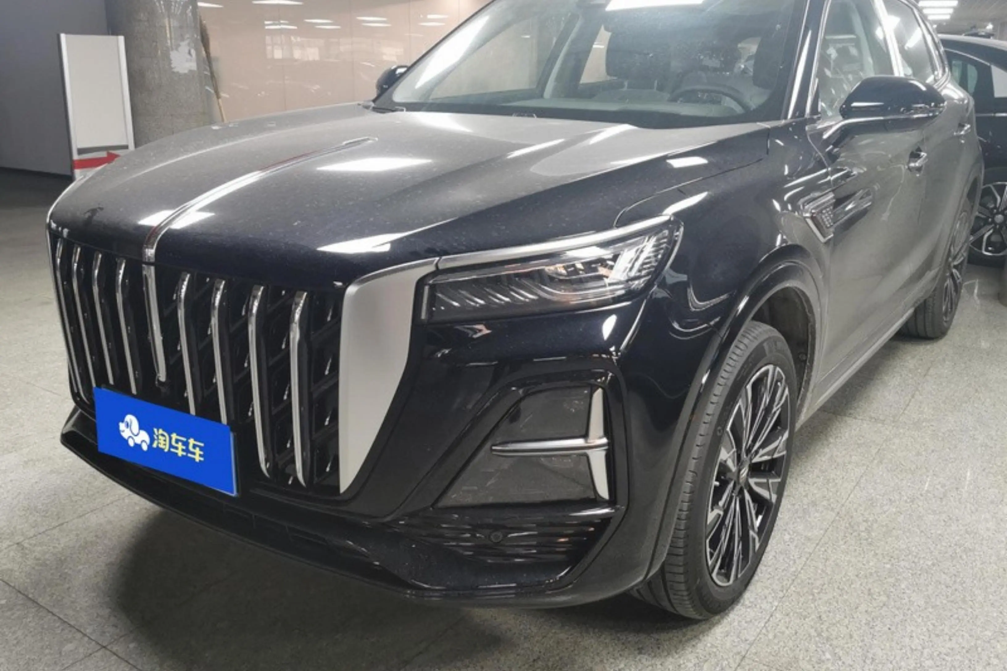 Hongqi HS5  из Китая