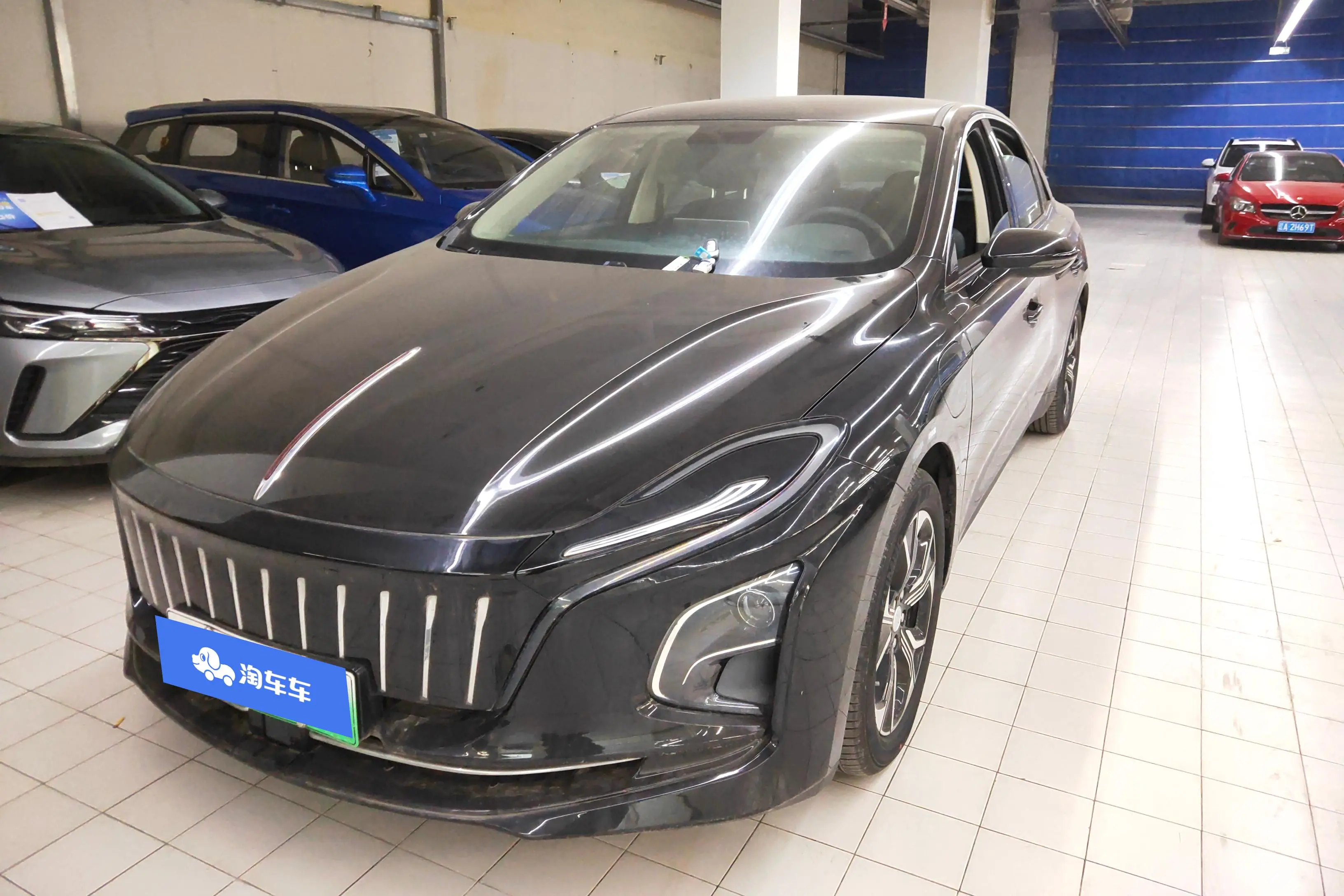 Hongqi E-QM5  из Китая