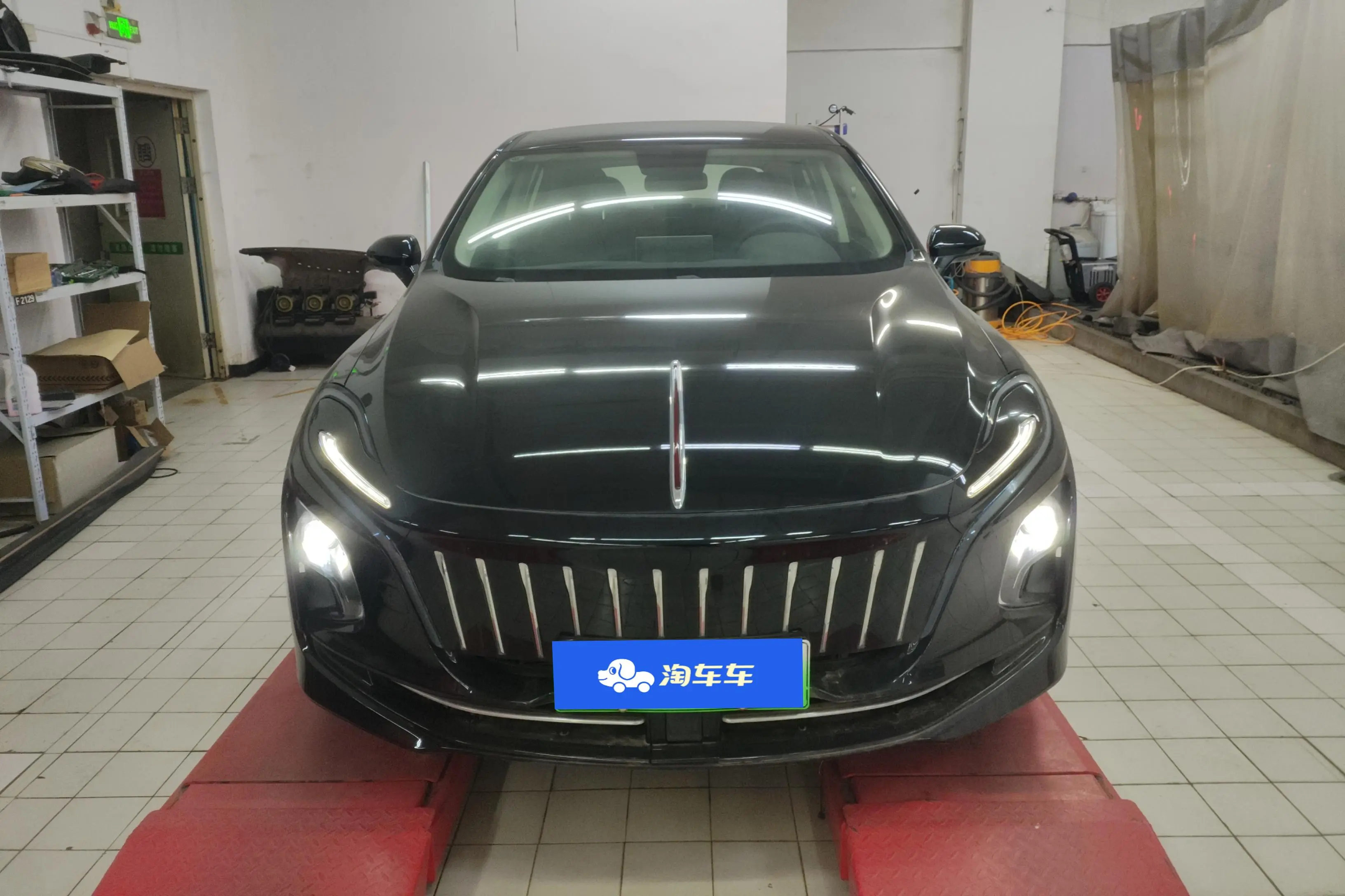 Hongqi E-QM5  из Китая