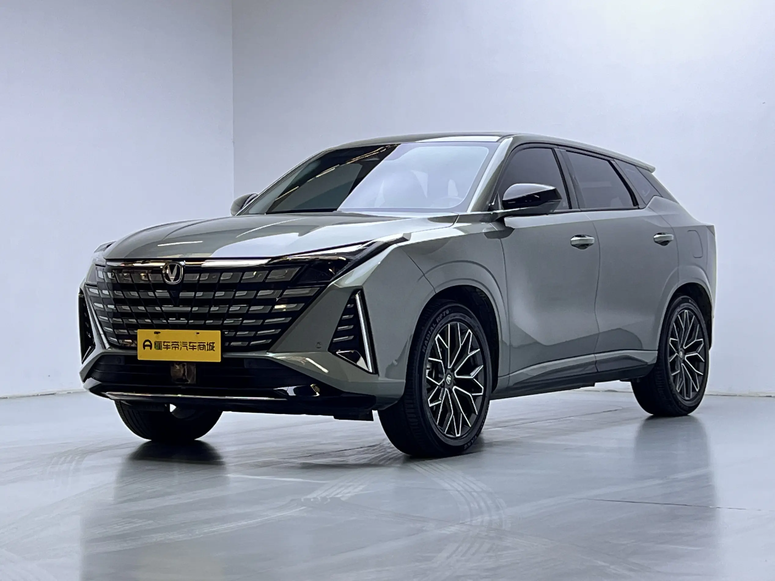 Changan UNI-Z PHEV  из Китая