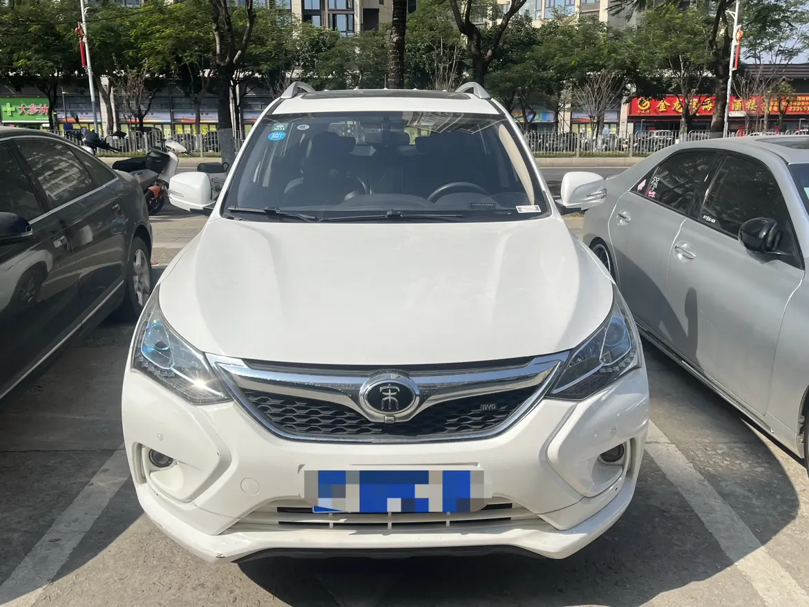 BYD Song  из Китая