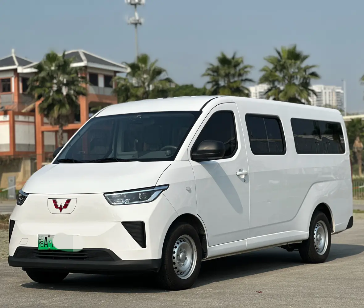 Wuling Yangguang  из Китая