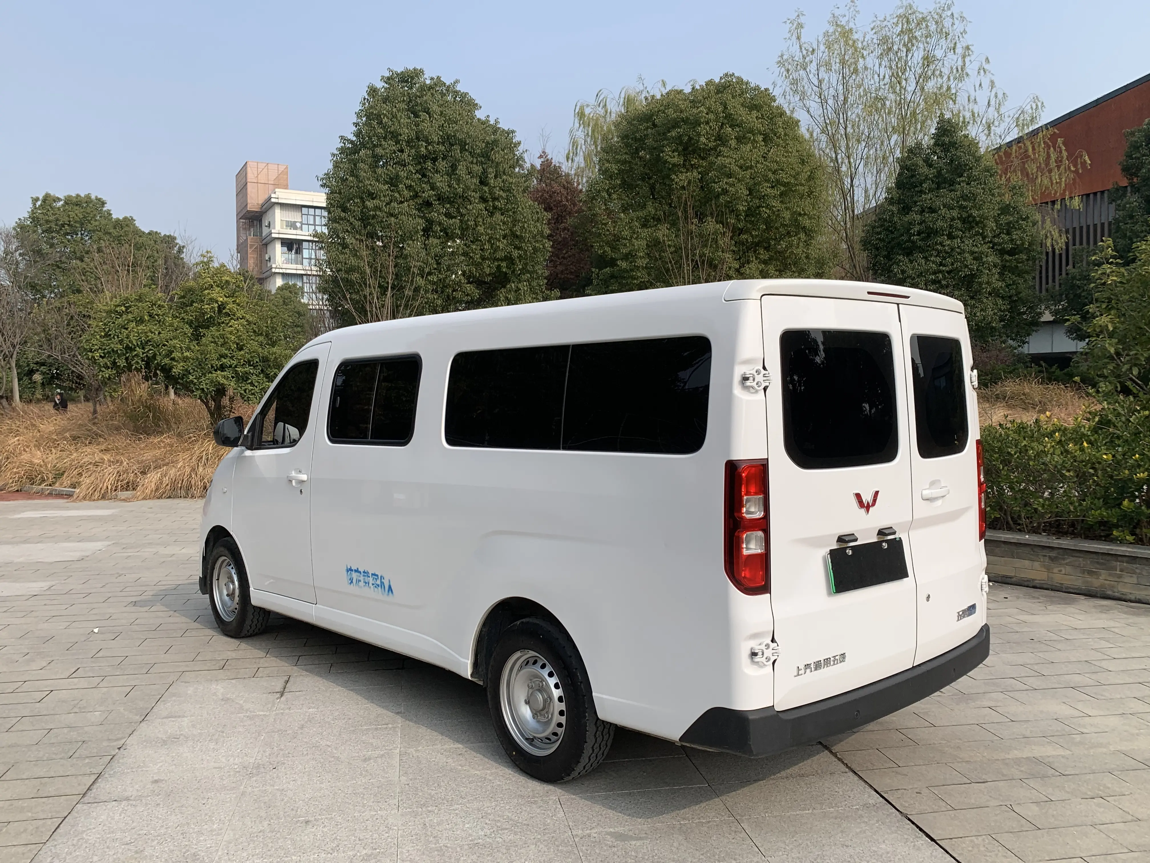 Wuling Yangguang  из Китая
