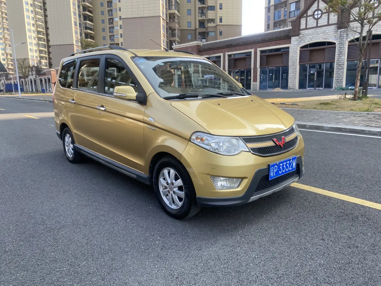 Wuling Hongguang  из Китая