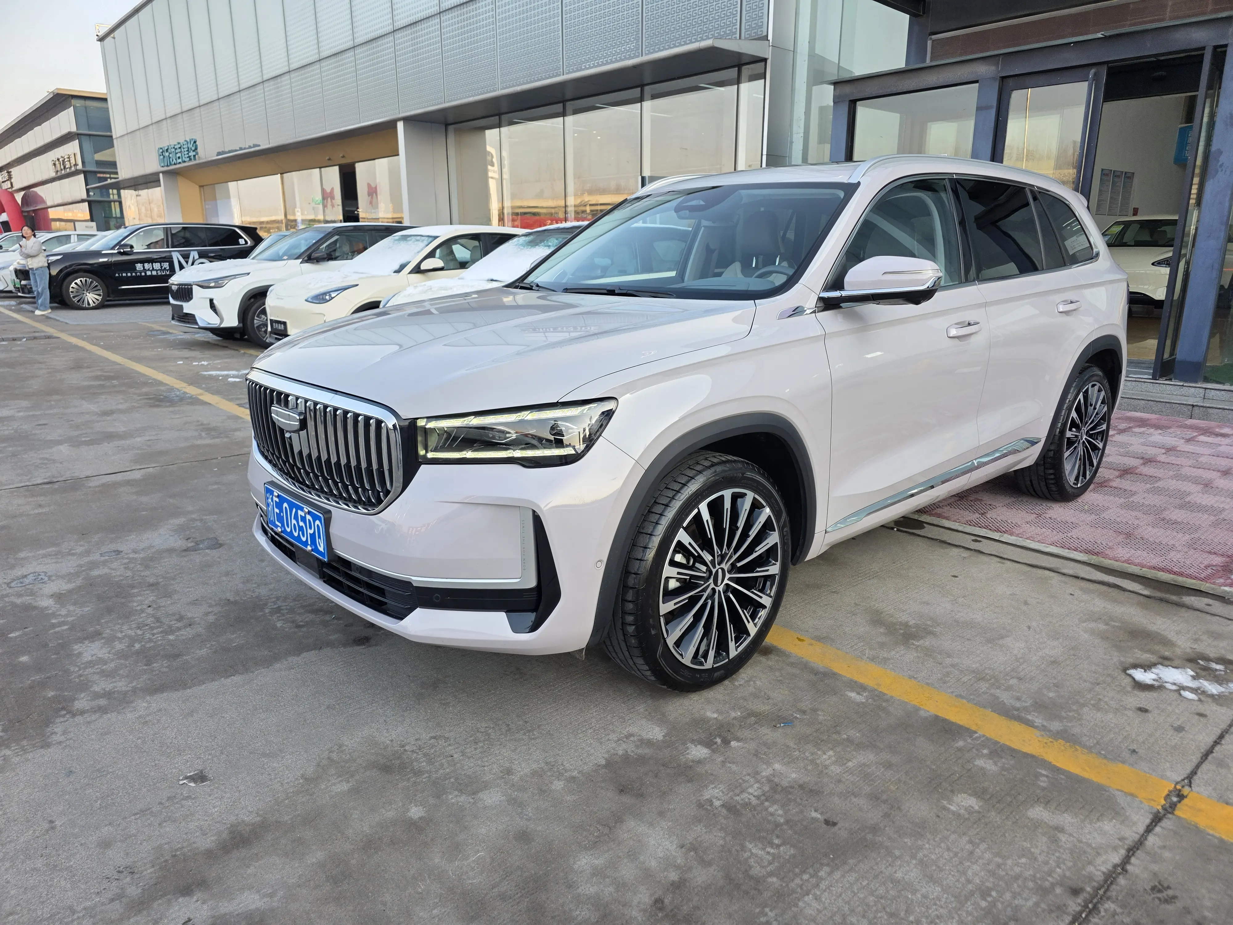 Geely Monjaro (Xingyue L)  из Китая